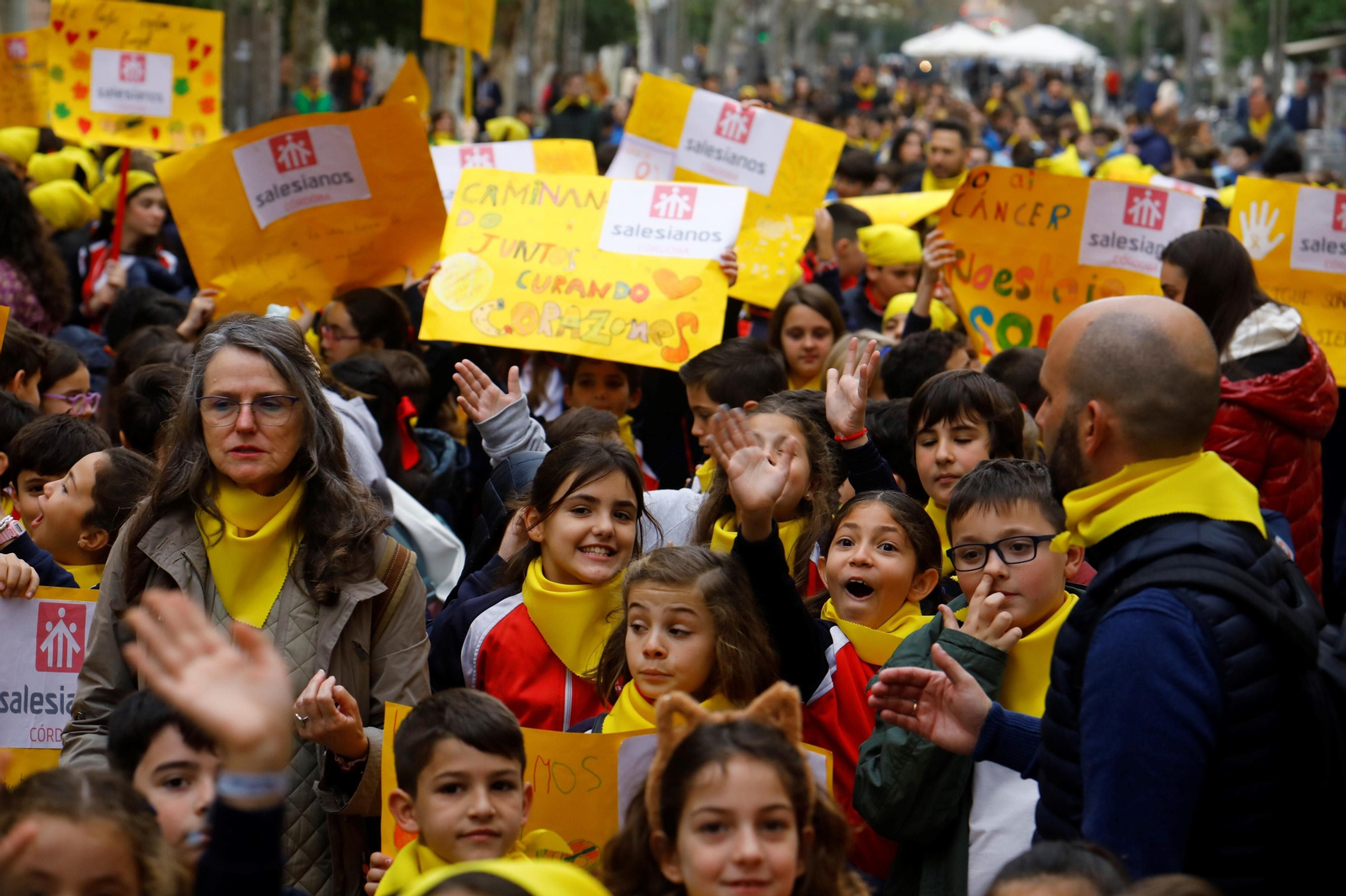 La marcha del Día Mundial Contra el Cáncer Infantil en Córdoba, en imágenes