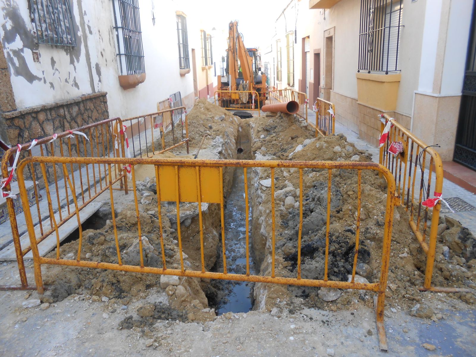 Obras que se están ejecutando en la calle Cruz Verde.