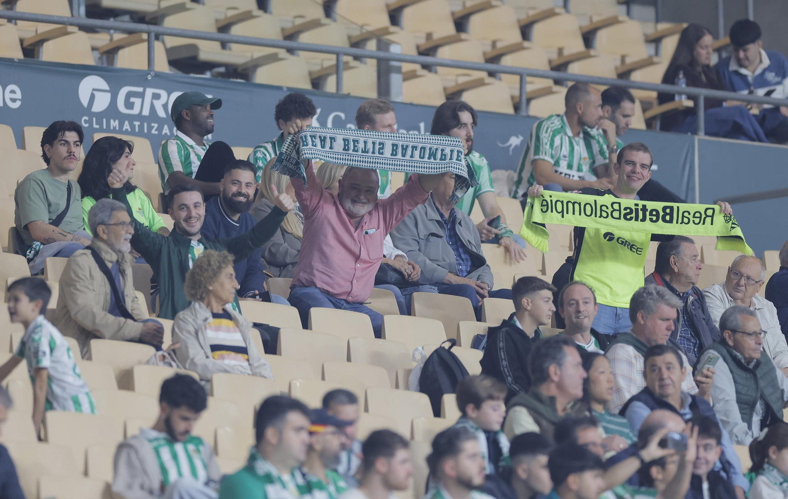 Búscate en las fotos del Betis - Mallorca