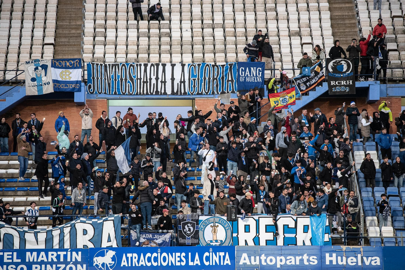 Imágenes de la afición en el Recreativo - San Roque