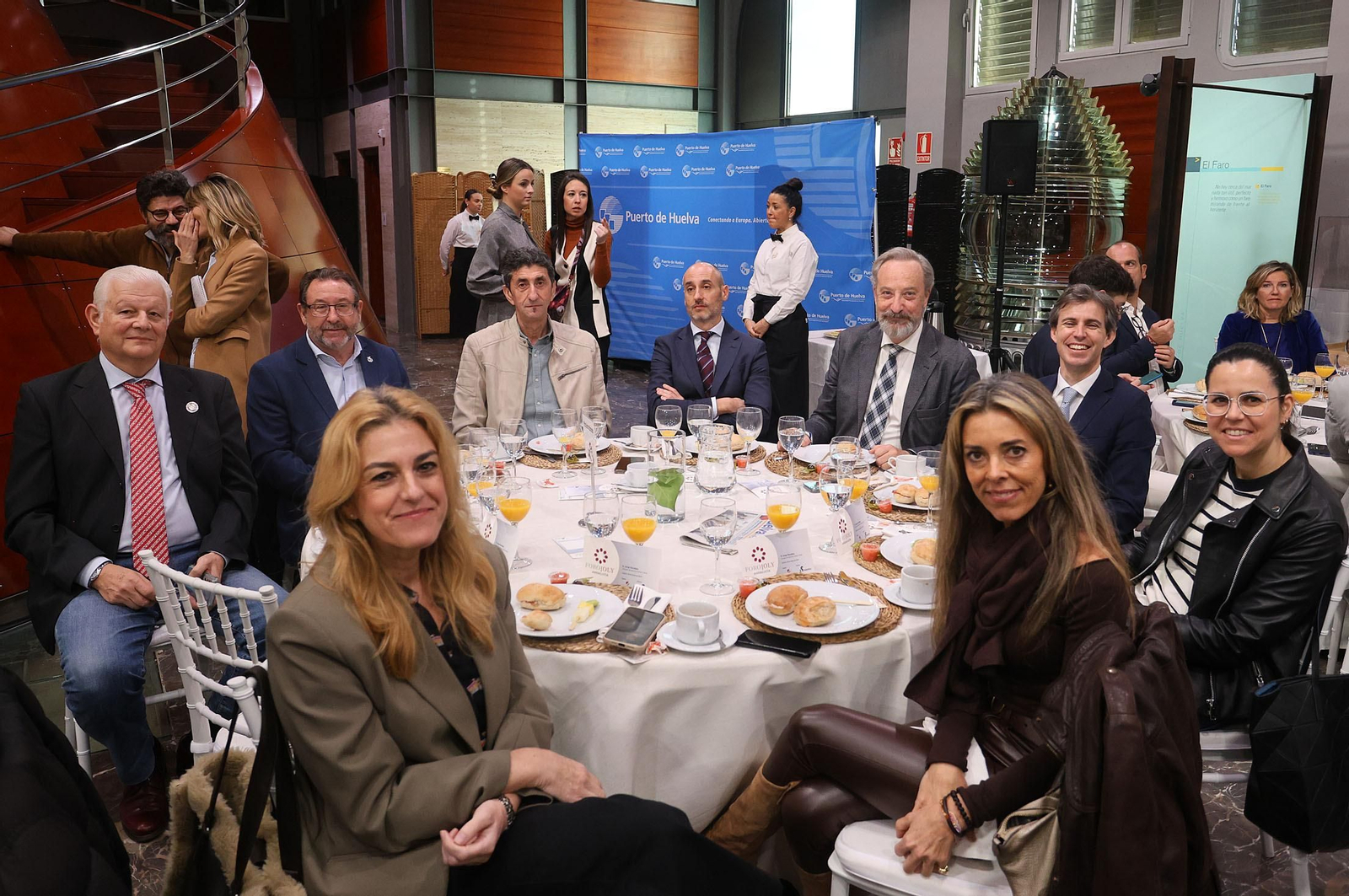 Imágenes del desayuno-coloquio con Jorge Paradela en el Foro Joly Andalucía celebrado en Huelva