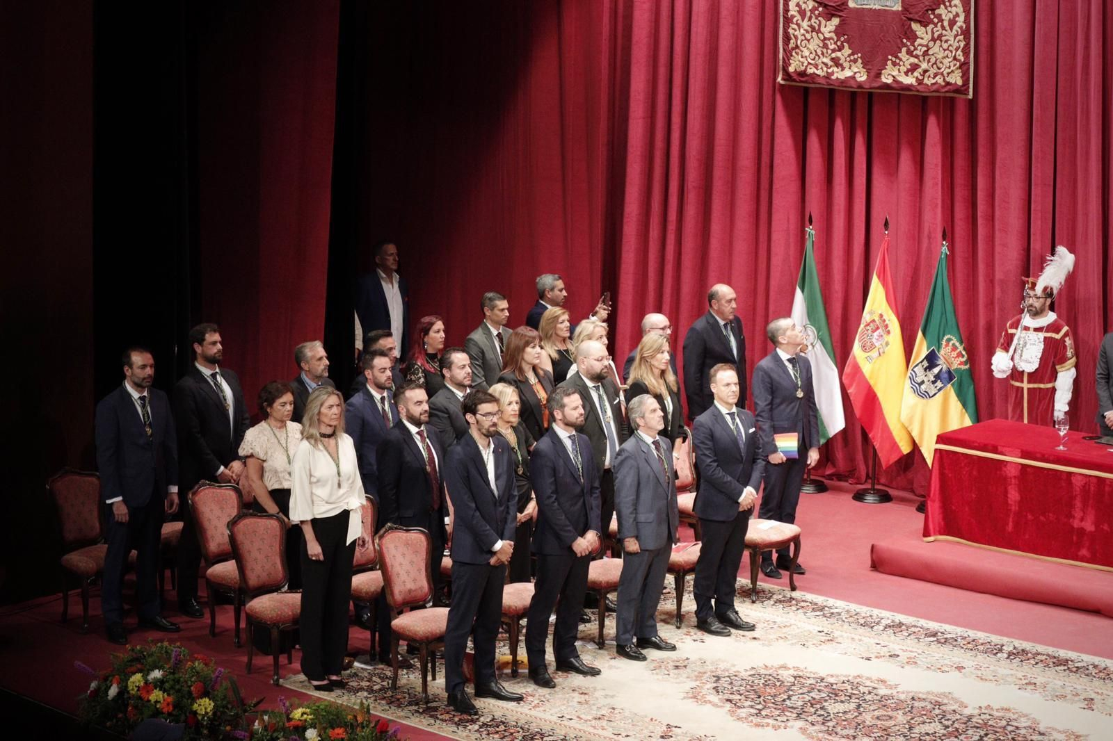 Los nuevos  concejales, en la sesión de investidura.