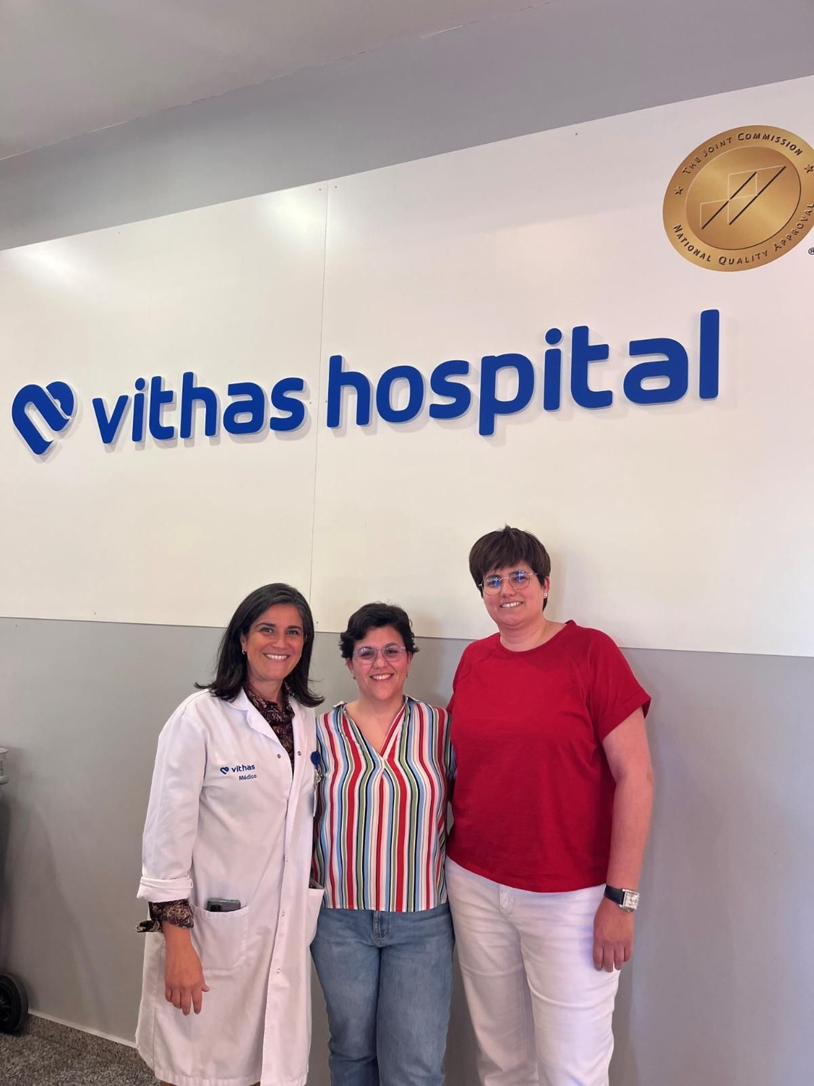 Davinia Moya y Almudena Navarro Jerez en el Hospital Vithas Xanit Internacional.