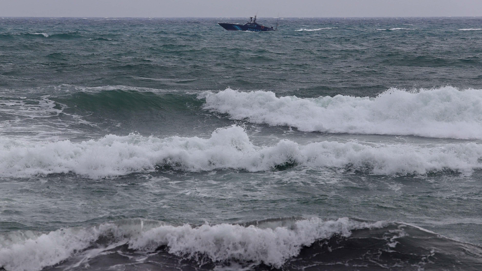 Busqueda de fardos de hachís en La Línea