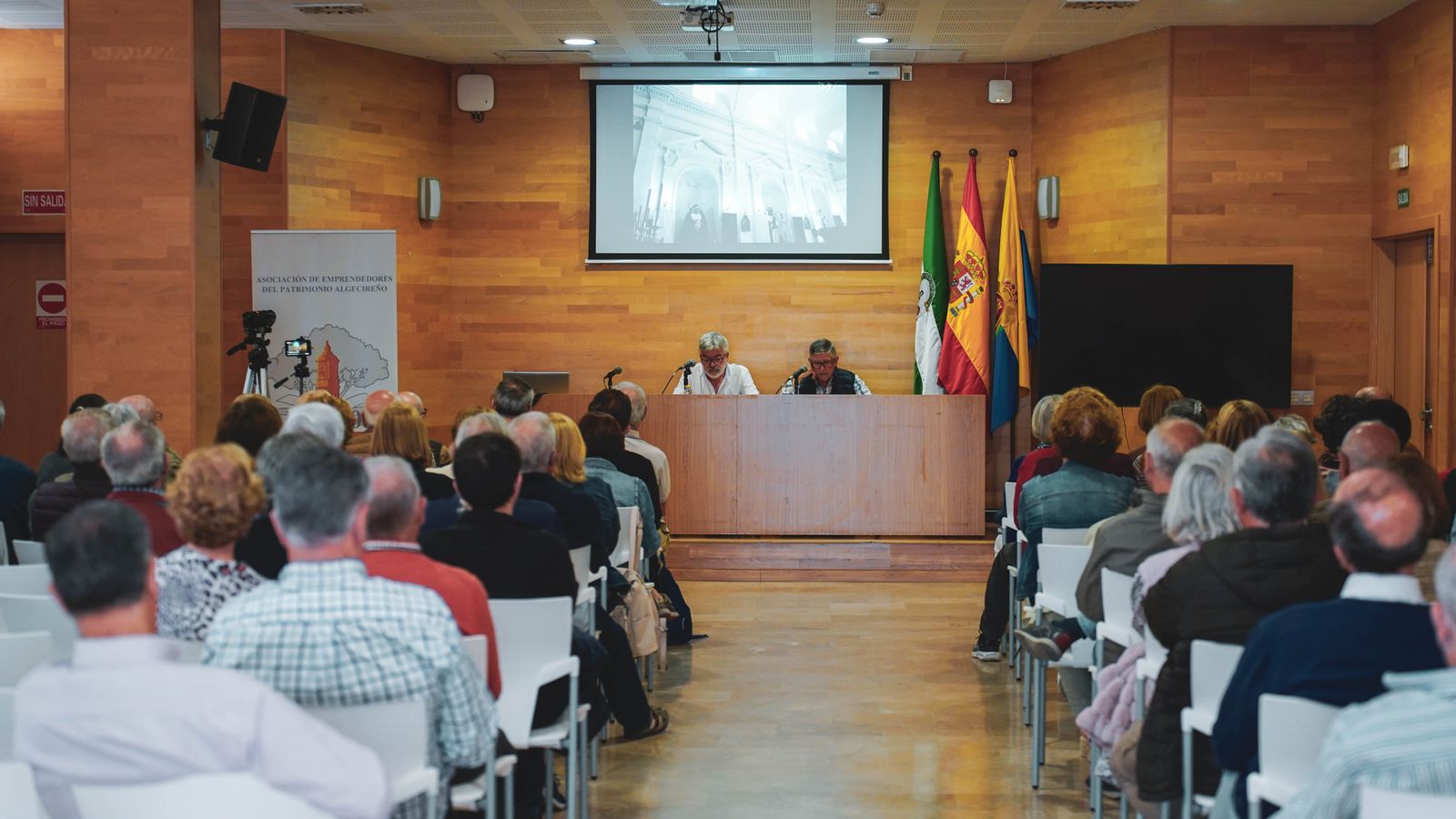 Fotos de la presentación del libro en el centro documental Jose Luis Cano, en Algeciras