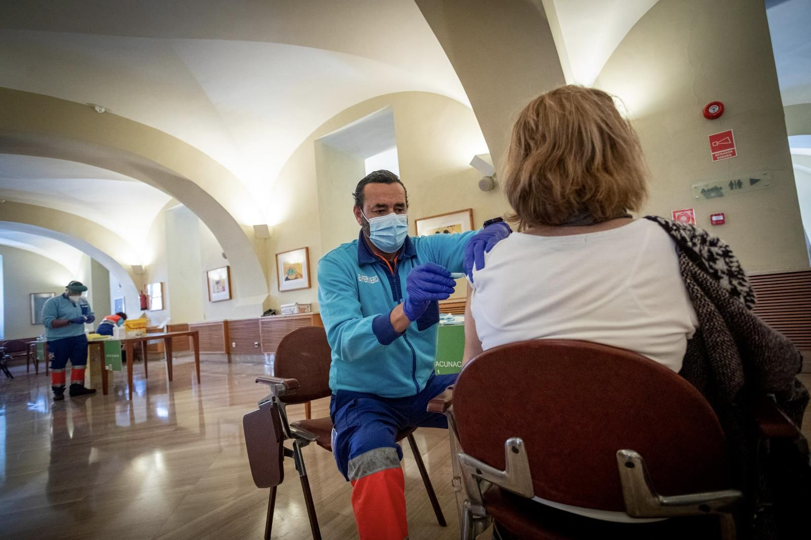 Proceso de vacunación en el Palacio de Congresos de Cádiz.