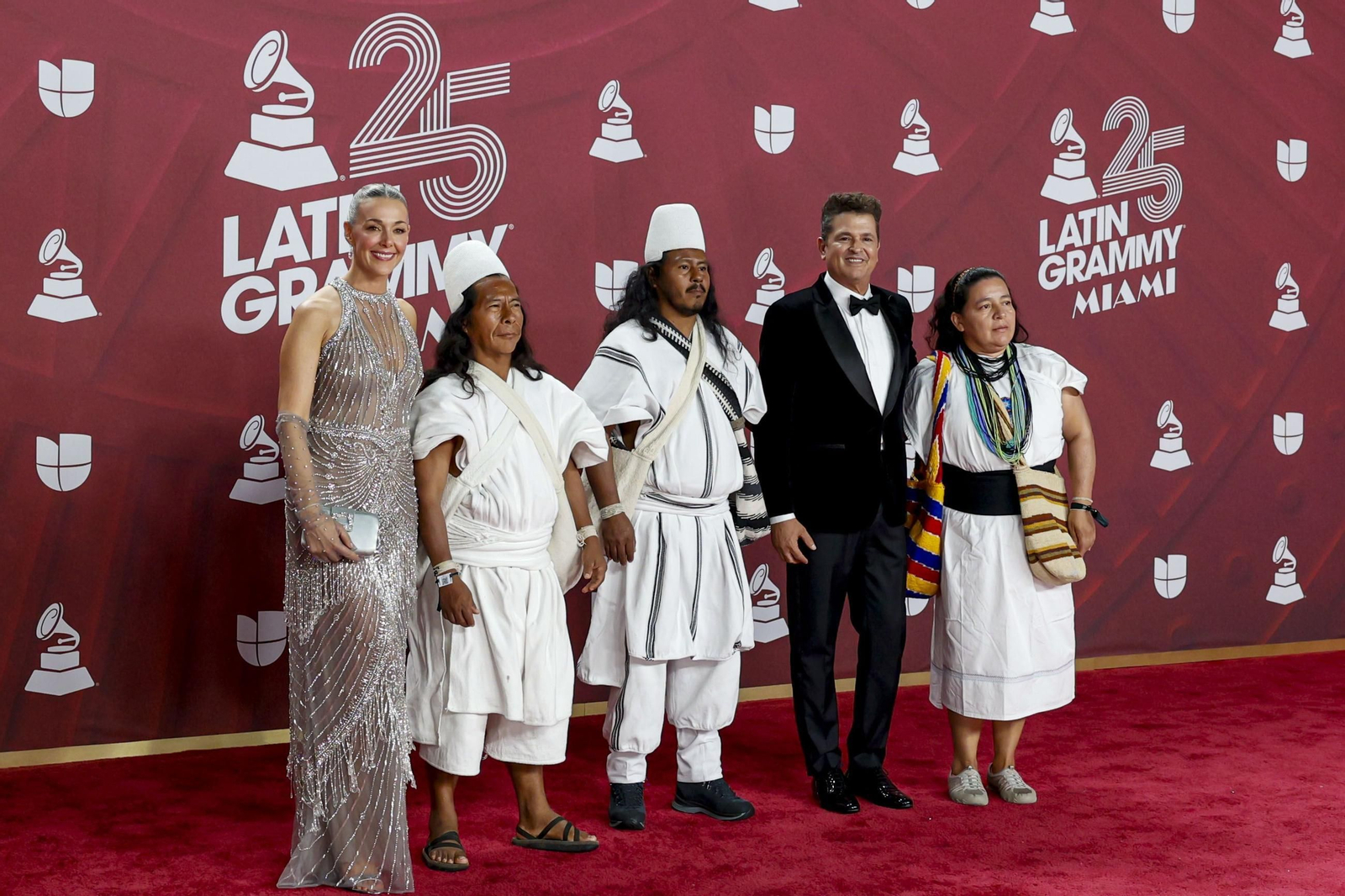 Todos los famosos, tendencias y curiosidades en la alfombra roja de la 25 edición de los Grammy Latinos
