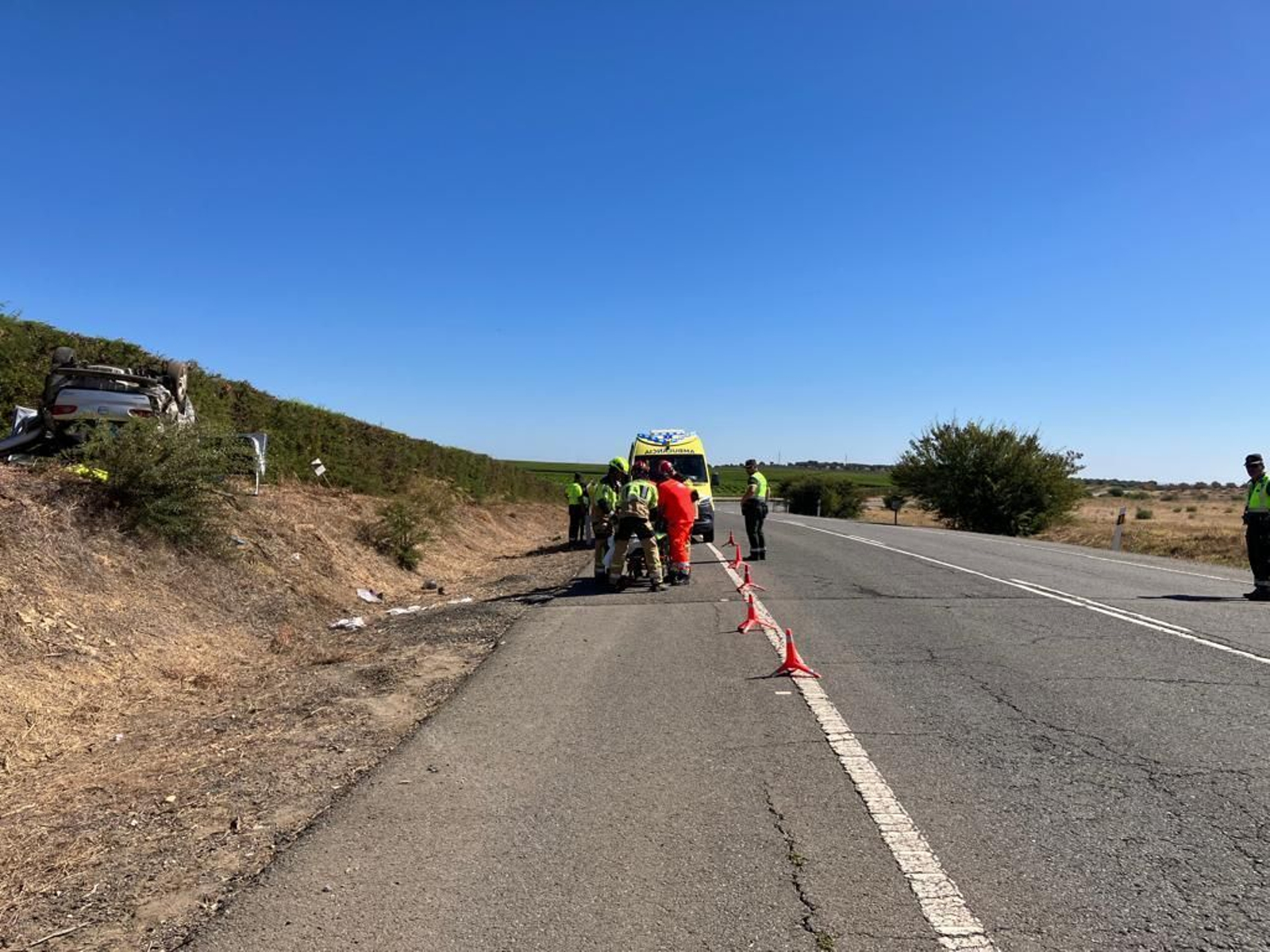 Así ha quedado un vehículo tras sufrir un aparatoso accidente en Gibraleón