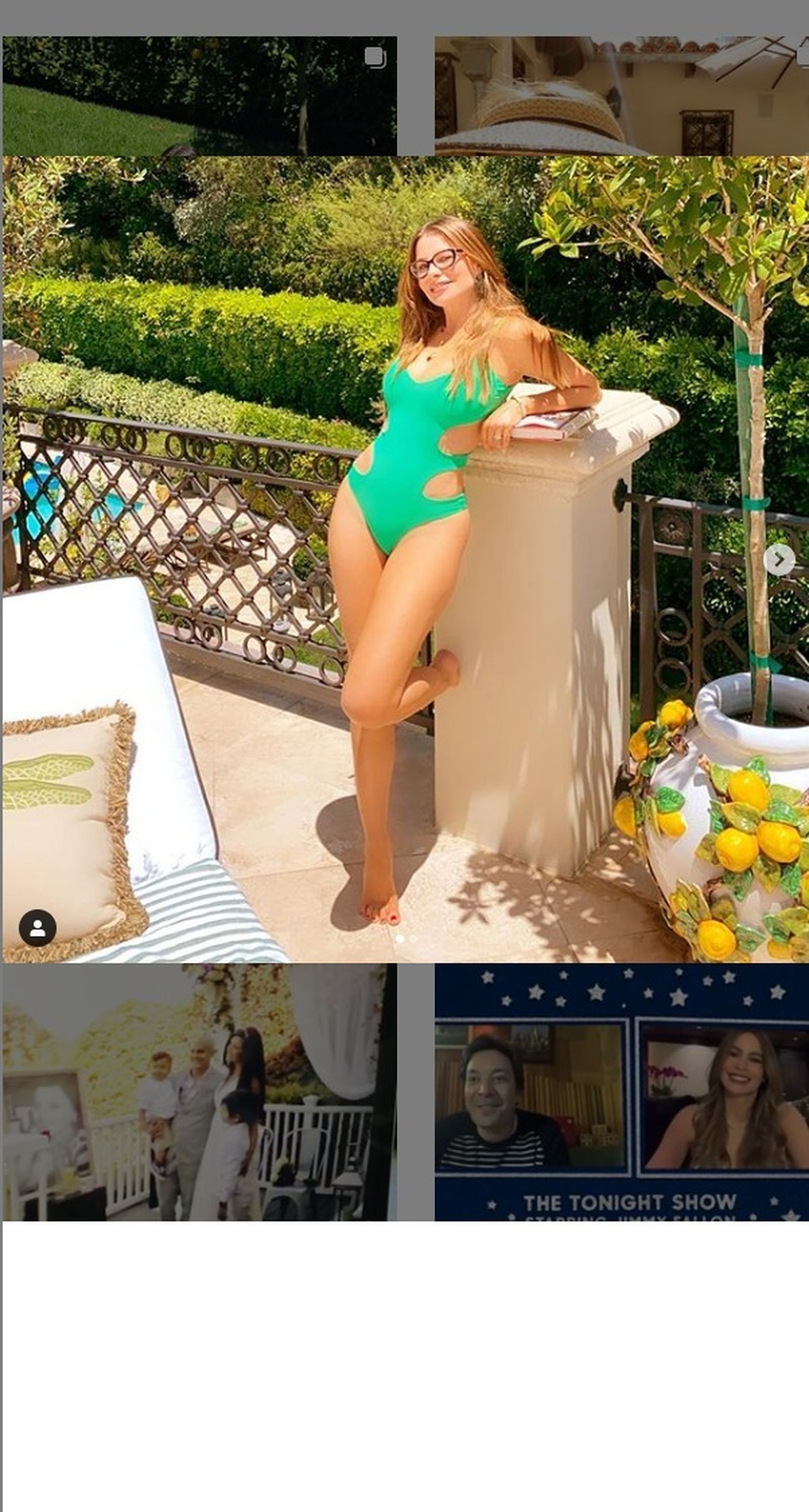 Sofía Vergara posa junto a su piscina.
