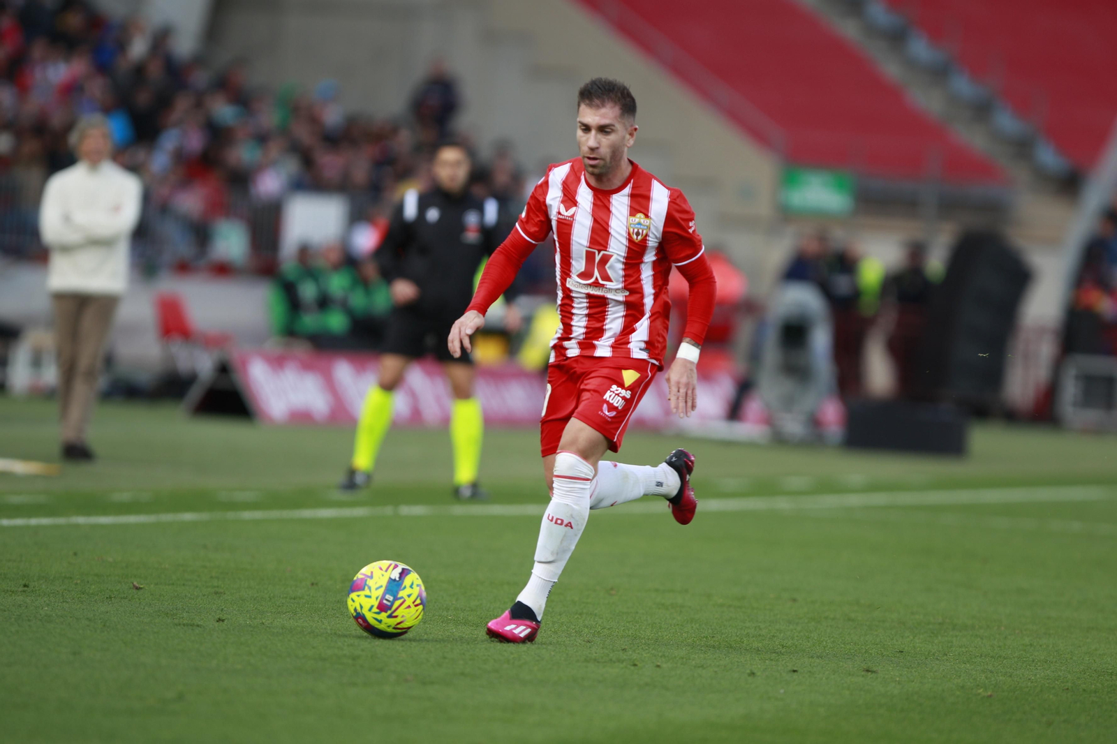 Imágenes del partido de fútbol U.D. Almería-Real Betis Balompié