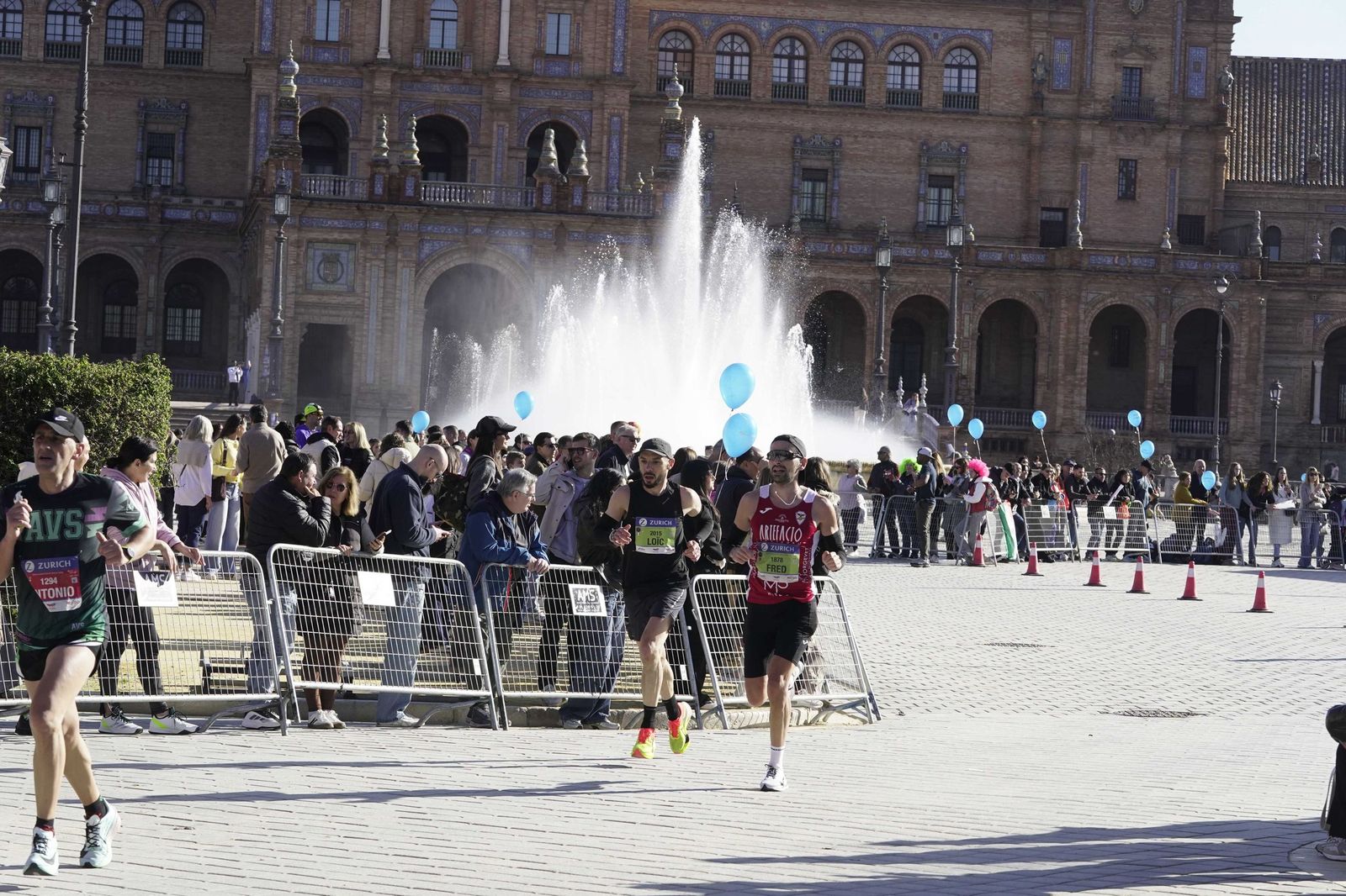 El Zúrich Maraton de Sevilla 2026 en la Plaza de España, galería 1