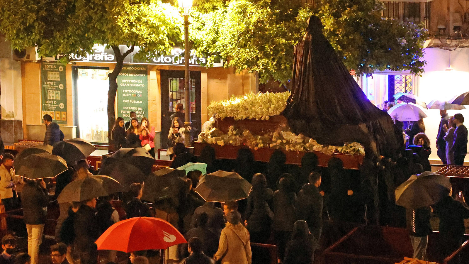Amor y Sacrificio regresando a Madre de Dios tras refugiarse en Santo Domingo.