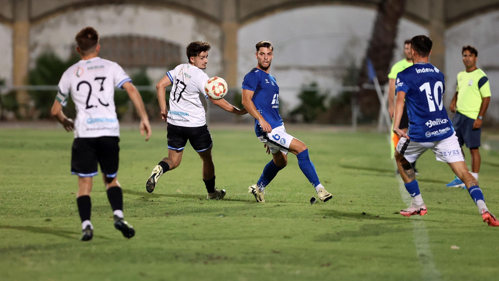 Imágenes del Trofeo de la Copa y la Venencia entre el Jerez Industrial y el Xerez DFC