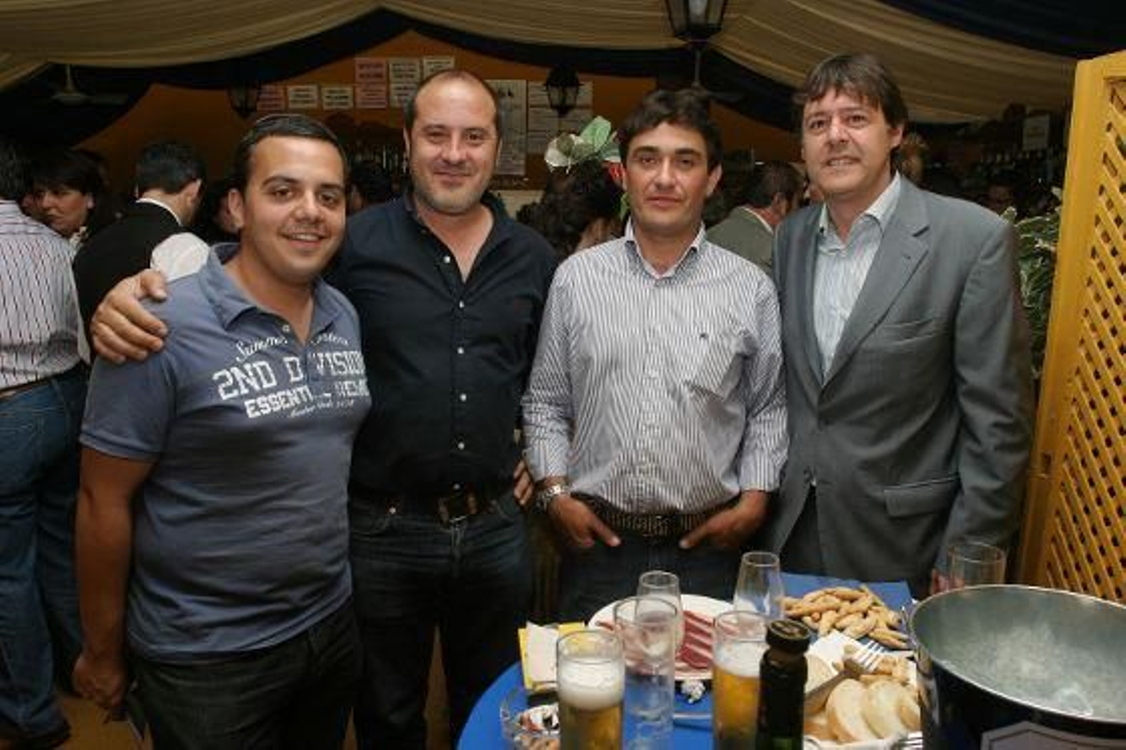 Los redactores del Diario Jorge Miró y Ángel Espejo, junto a Paco Morilla, director de Seryman, y Juan Luis Pérez, comercial del Diario.

Foto: Vanesa Lobo