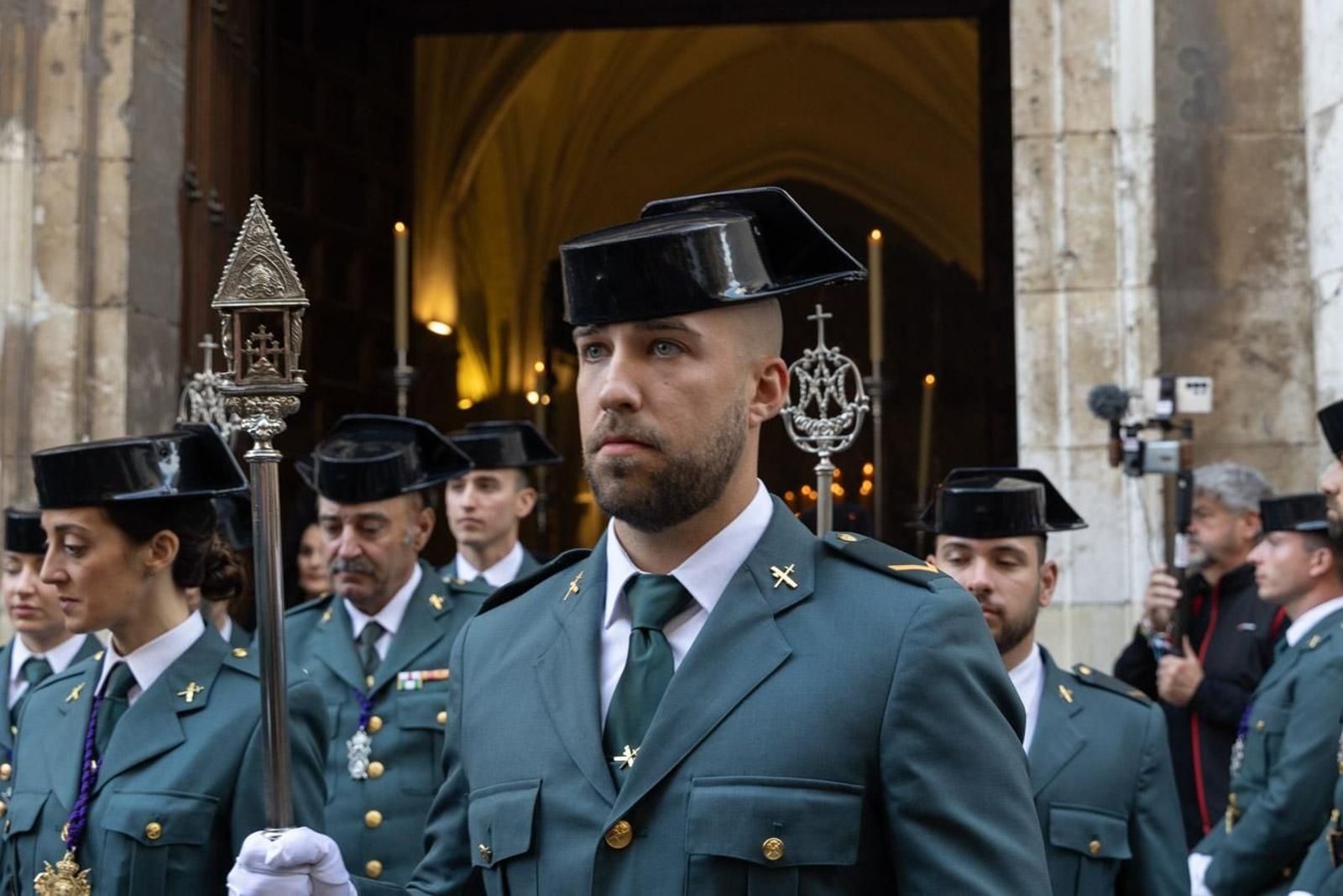 Las cofradías de la Vera Cruz, Expiración y Gran Poder lucen sus cortejos en la calle