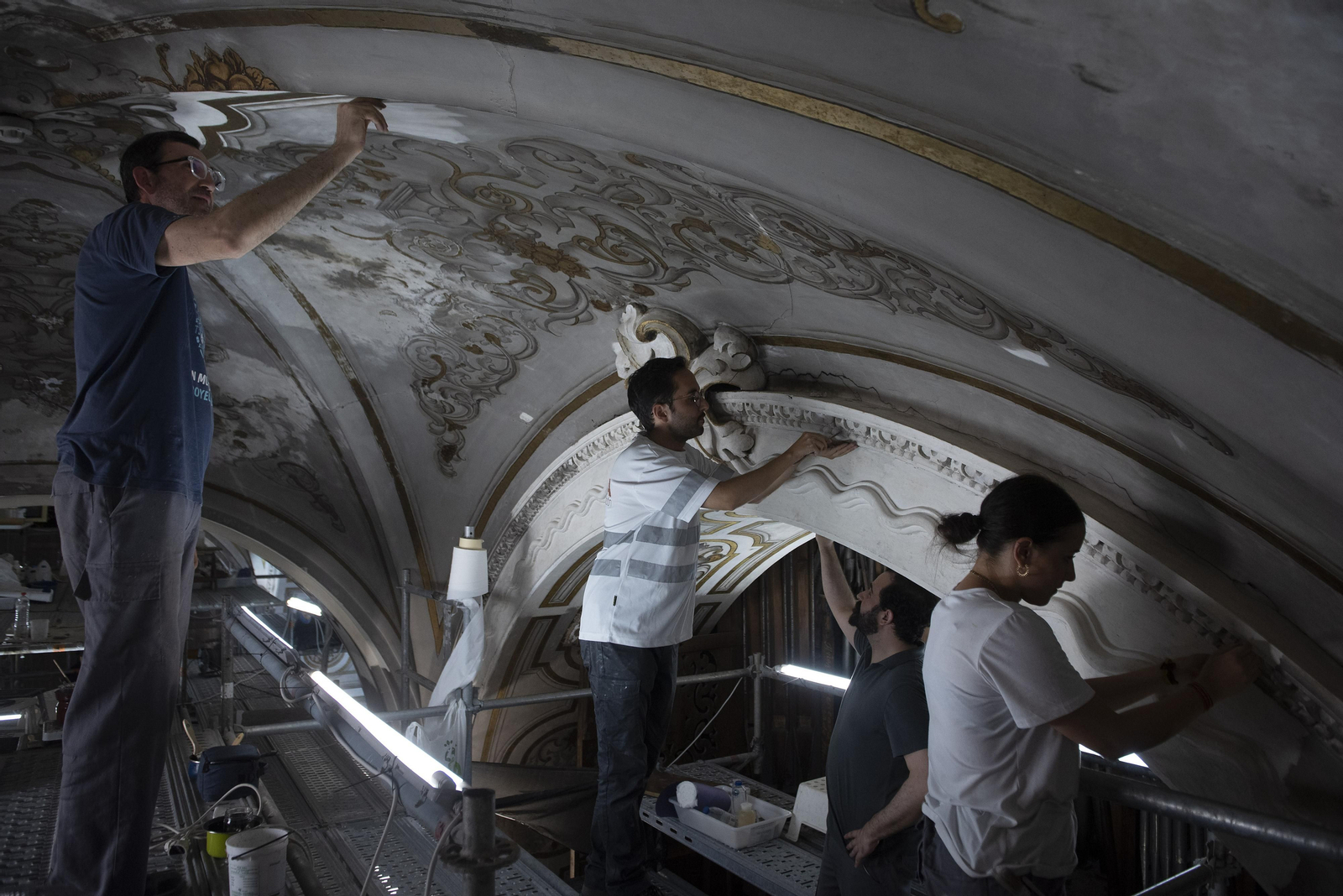 Todas las imágenes de la restauración de las pinturas en la Parroquia de la Magdalena