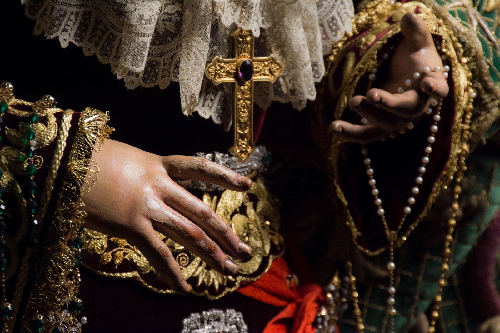 Las fotos más especiales de la Macarena en besamanos