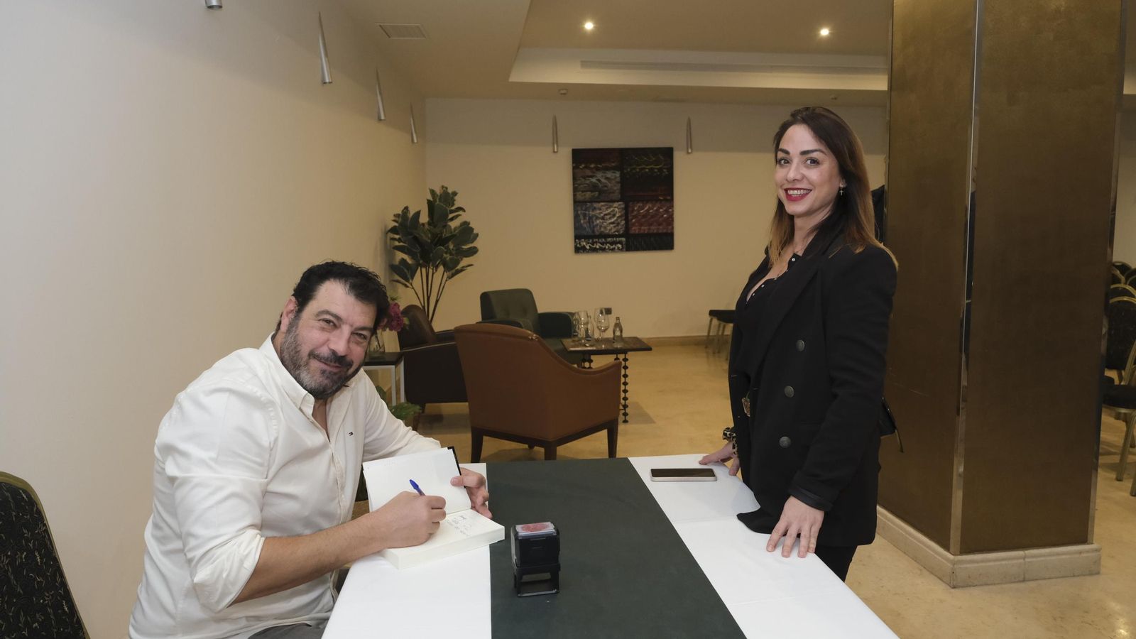 Muchos asistentes ya habían leído obras de Santiago Díaz, gran escritor.