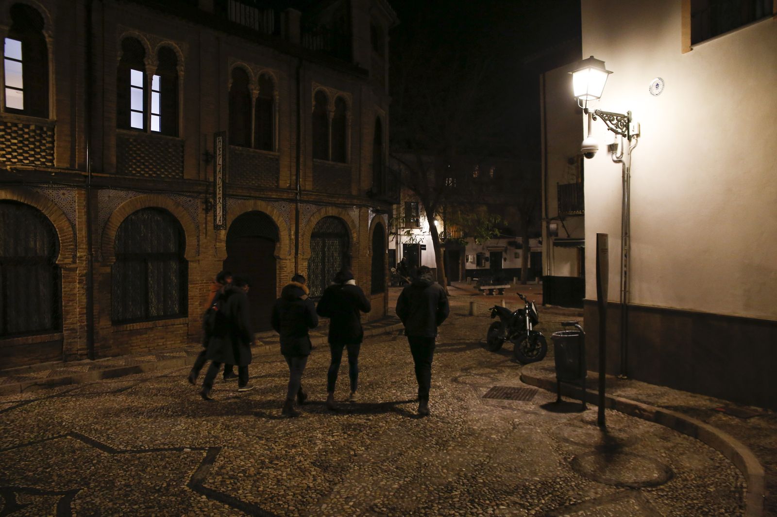 Refuerzo policial en el Albaicín con un punto de atención permanente en Casa de Zafra