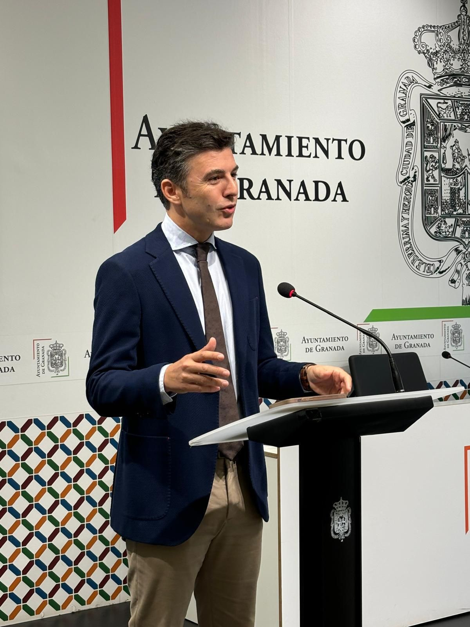 El portavoz del gobierno local, Jorge Saavedra, en rueda de prensa. El portavoz del gobierno local, Jorge Saavedra, en rueda de prensa.