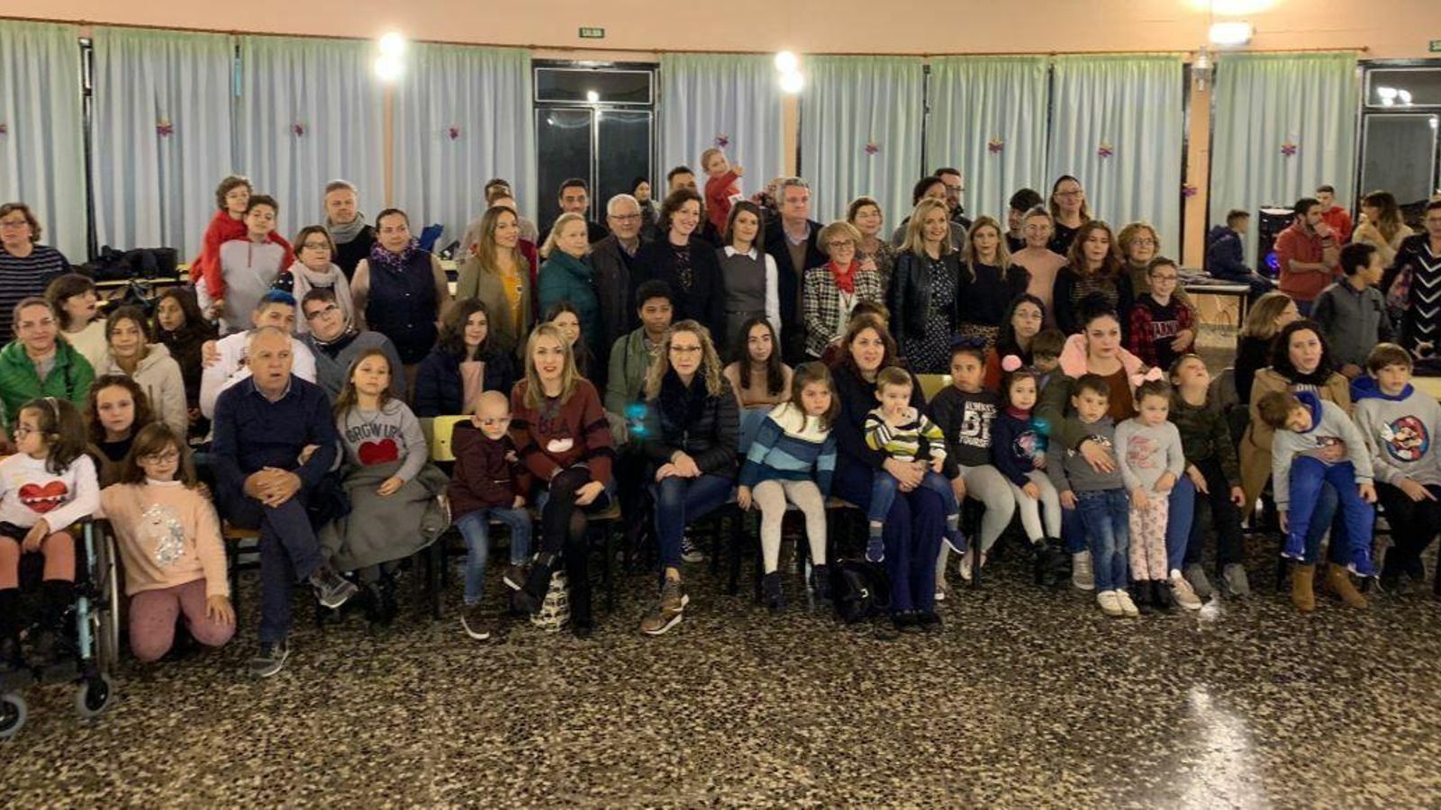 Foto de familia en la Asociación Argar.