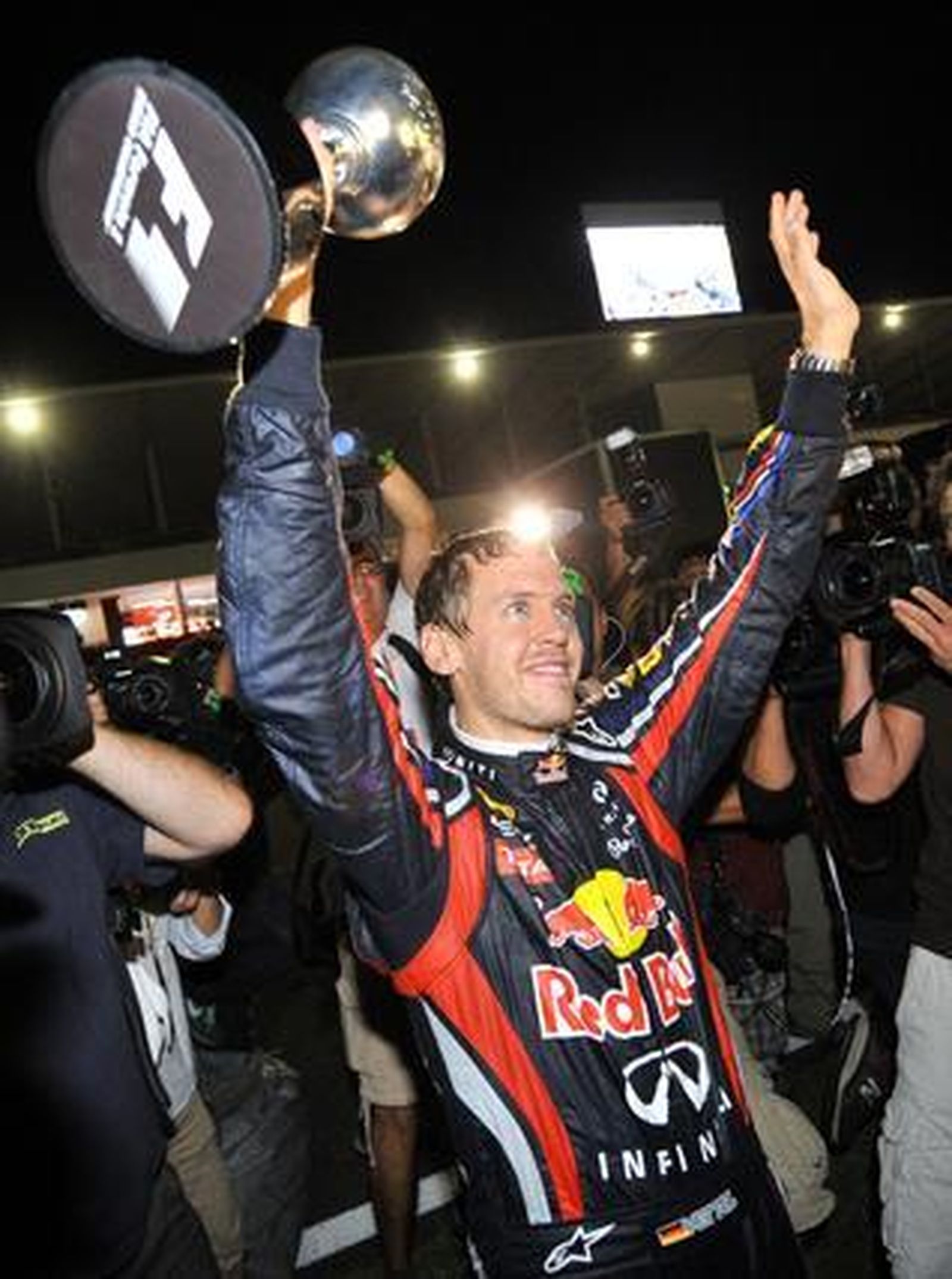 Sebastian Vettel gana en Suzuka su segundo mundial a cuatro carreras del final del campeonato. / AFP