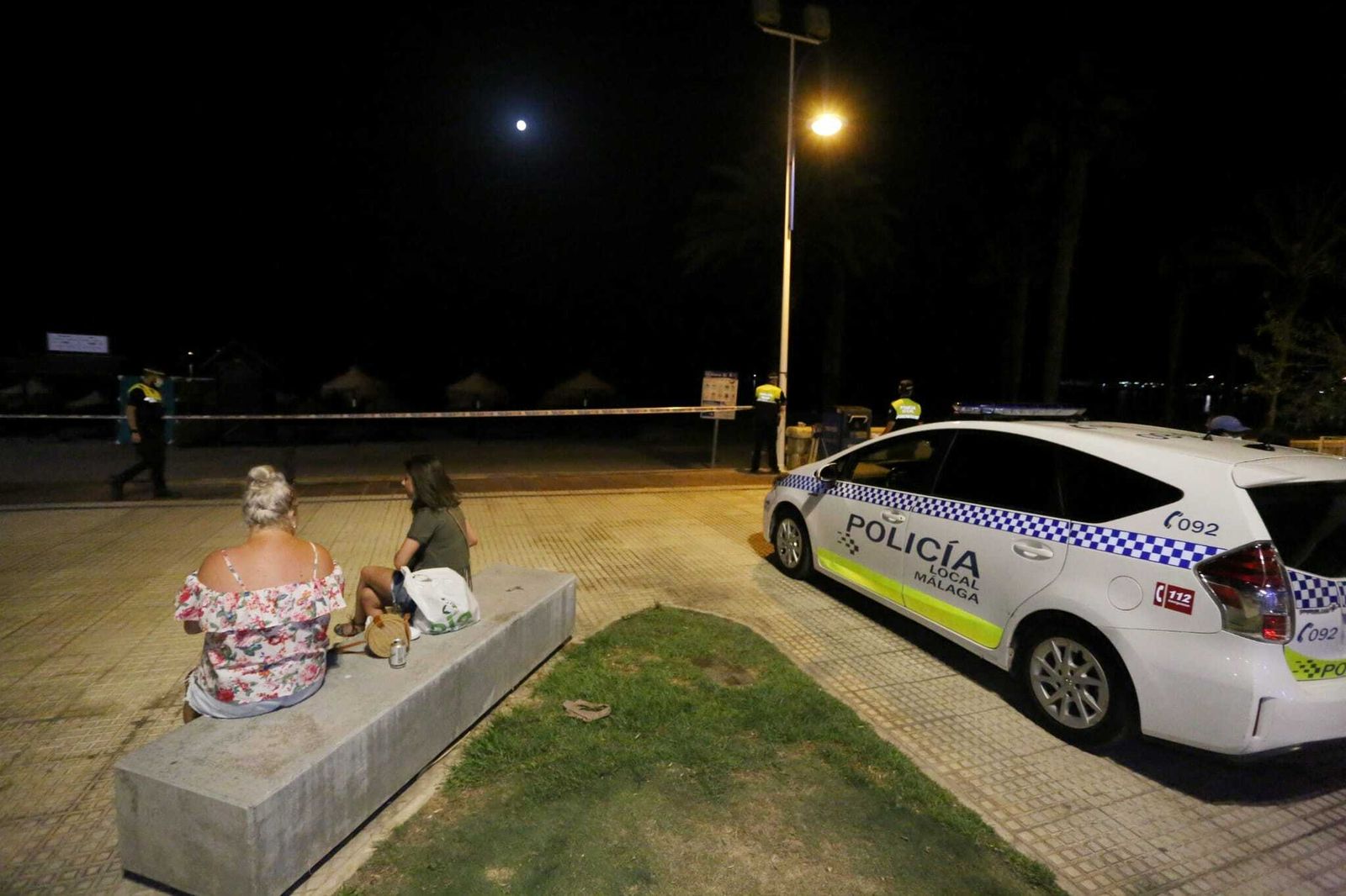Fotos: Primera noche de cierre de playas en Málaga