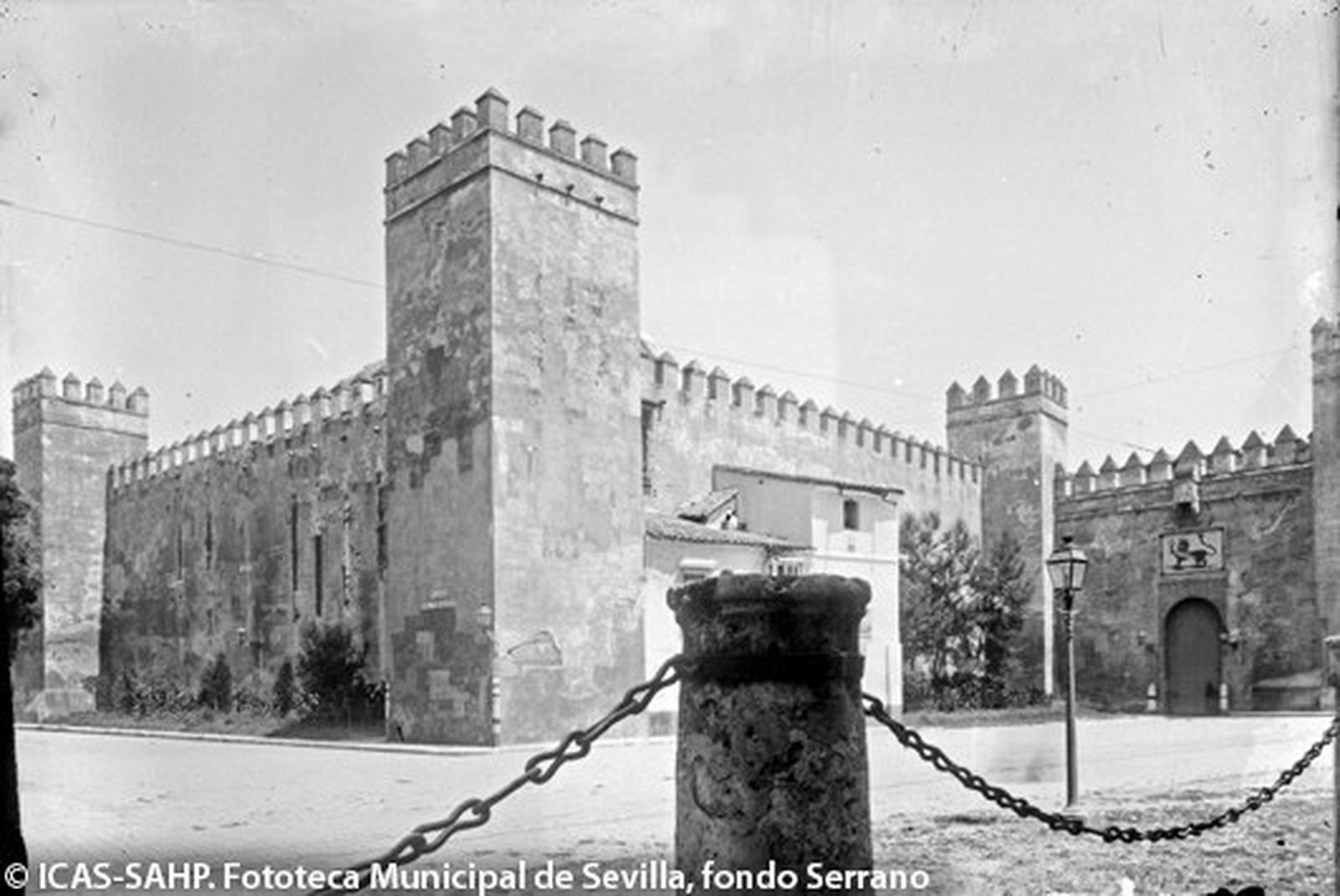 Paseo gráfico por la historia reciente del Alcázar de Sevilla