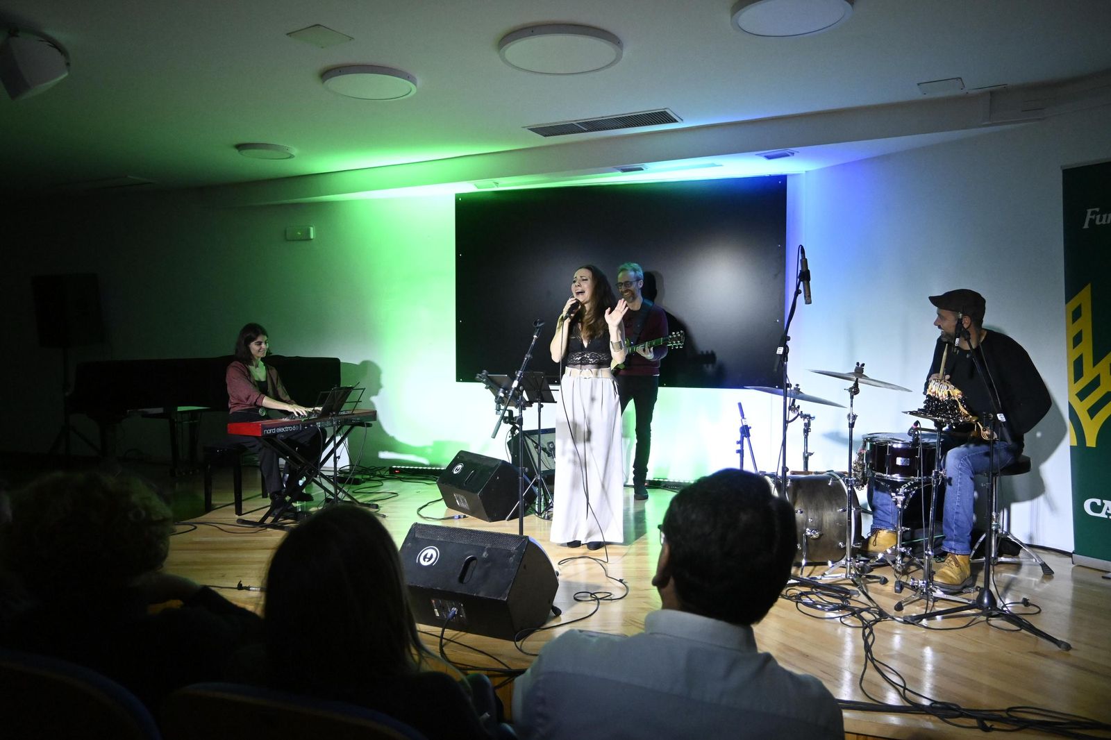 Actuación de Antonia Ferrá dentro del ciclo 'Música y otros ritmos' en imágenes