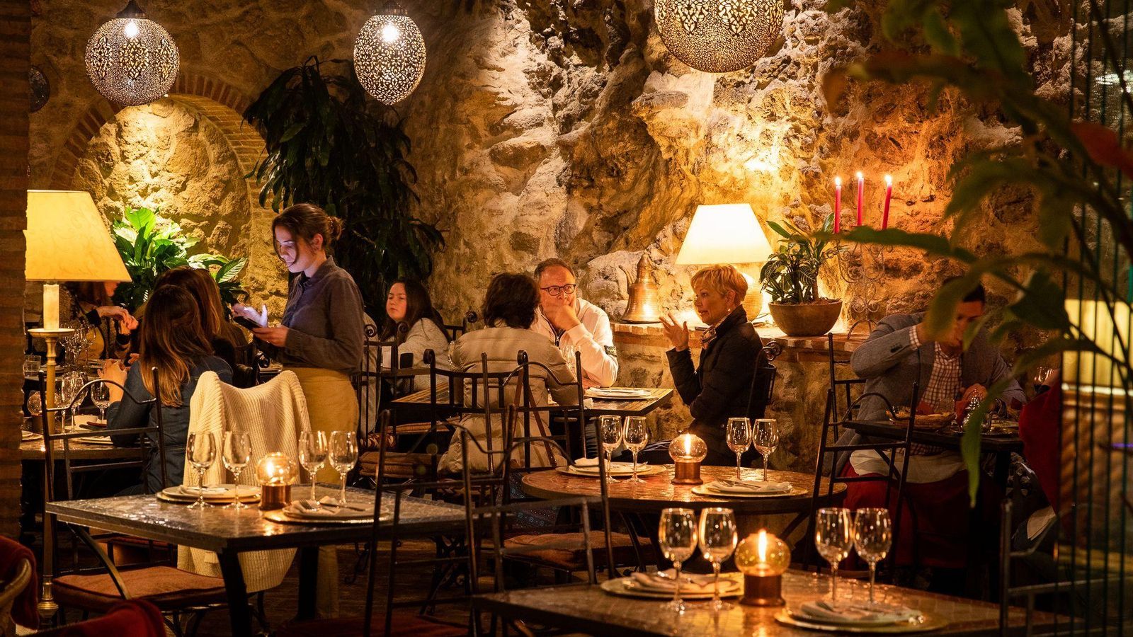 Interior del restaurante El Jardín del Califa.