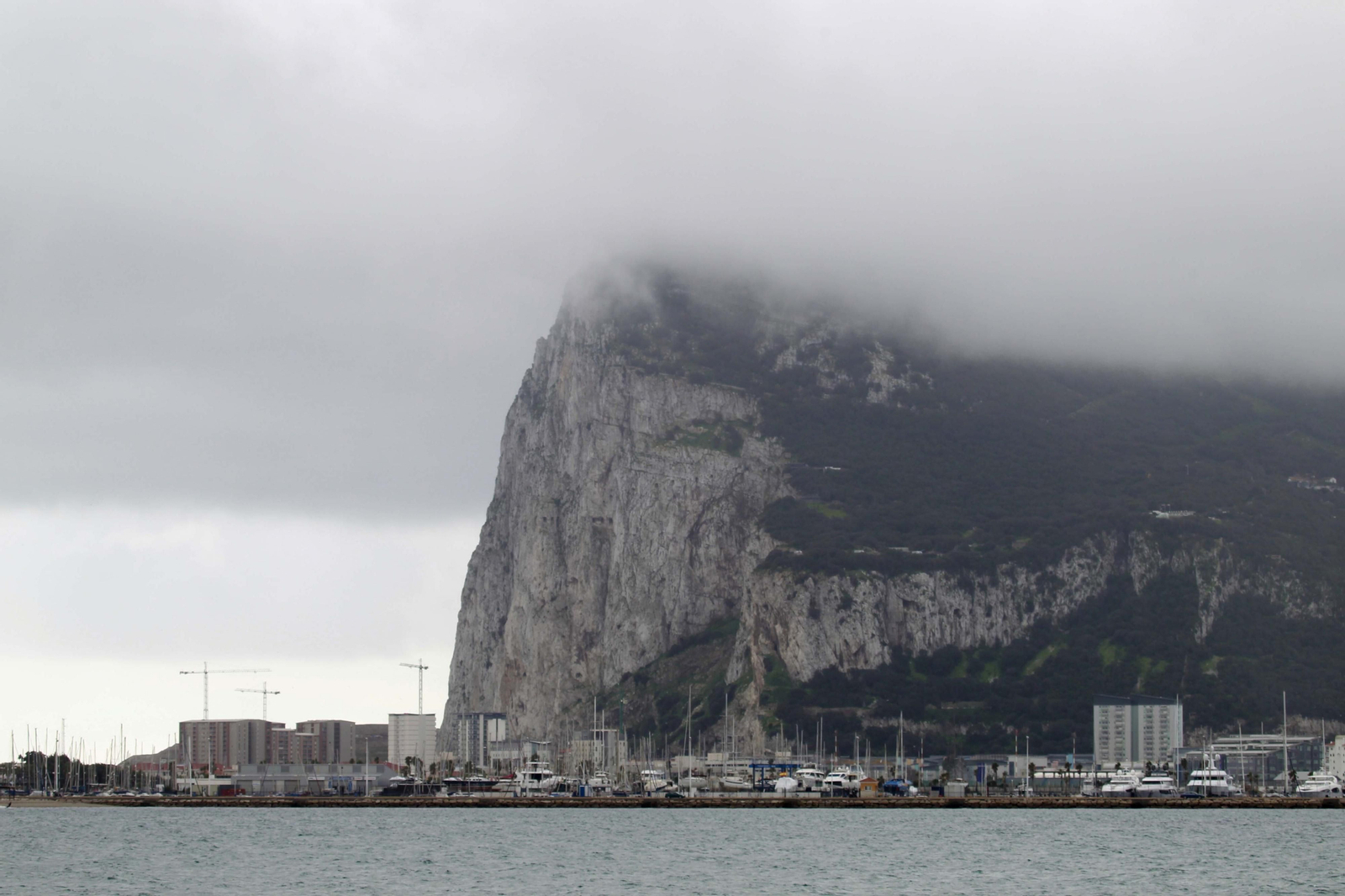 El Peñón de Gibraltar, visto desde La Línea