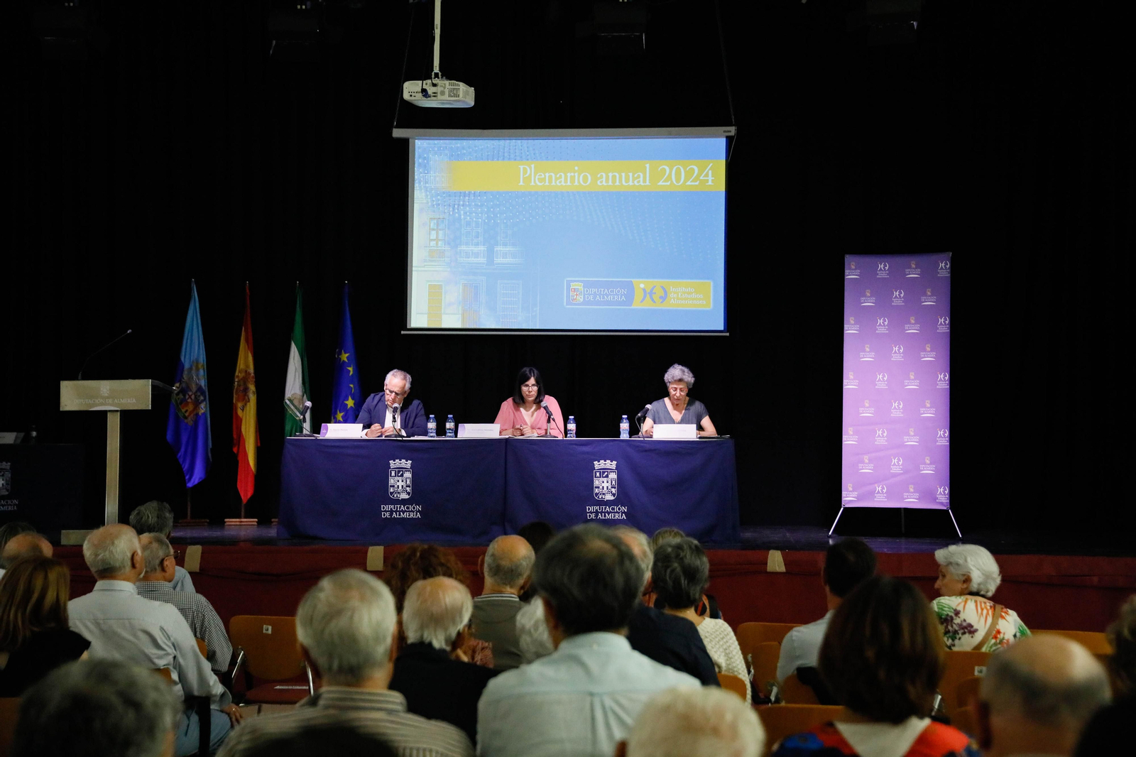 Imágenes de la entrega de los Escudos de Oro del IEA y la celebración de su Plenario