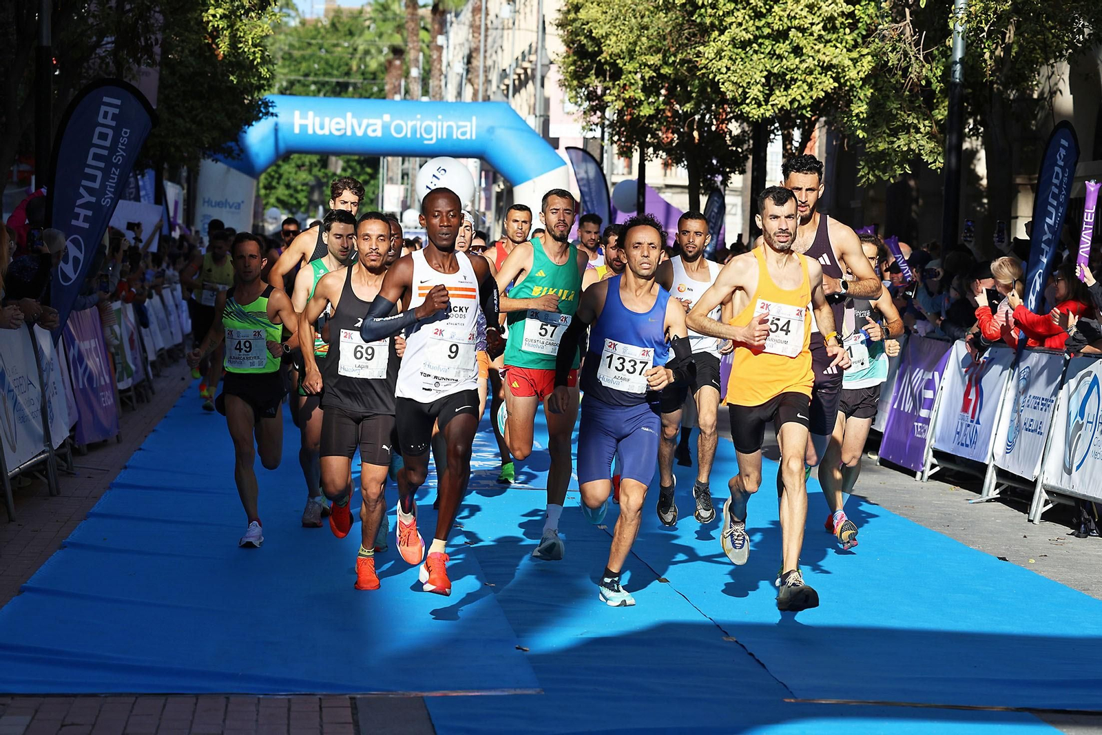 Pistoletazo de salida a la media maratón de Huelva.