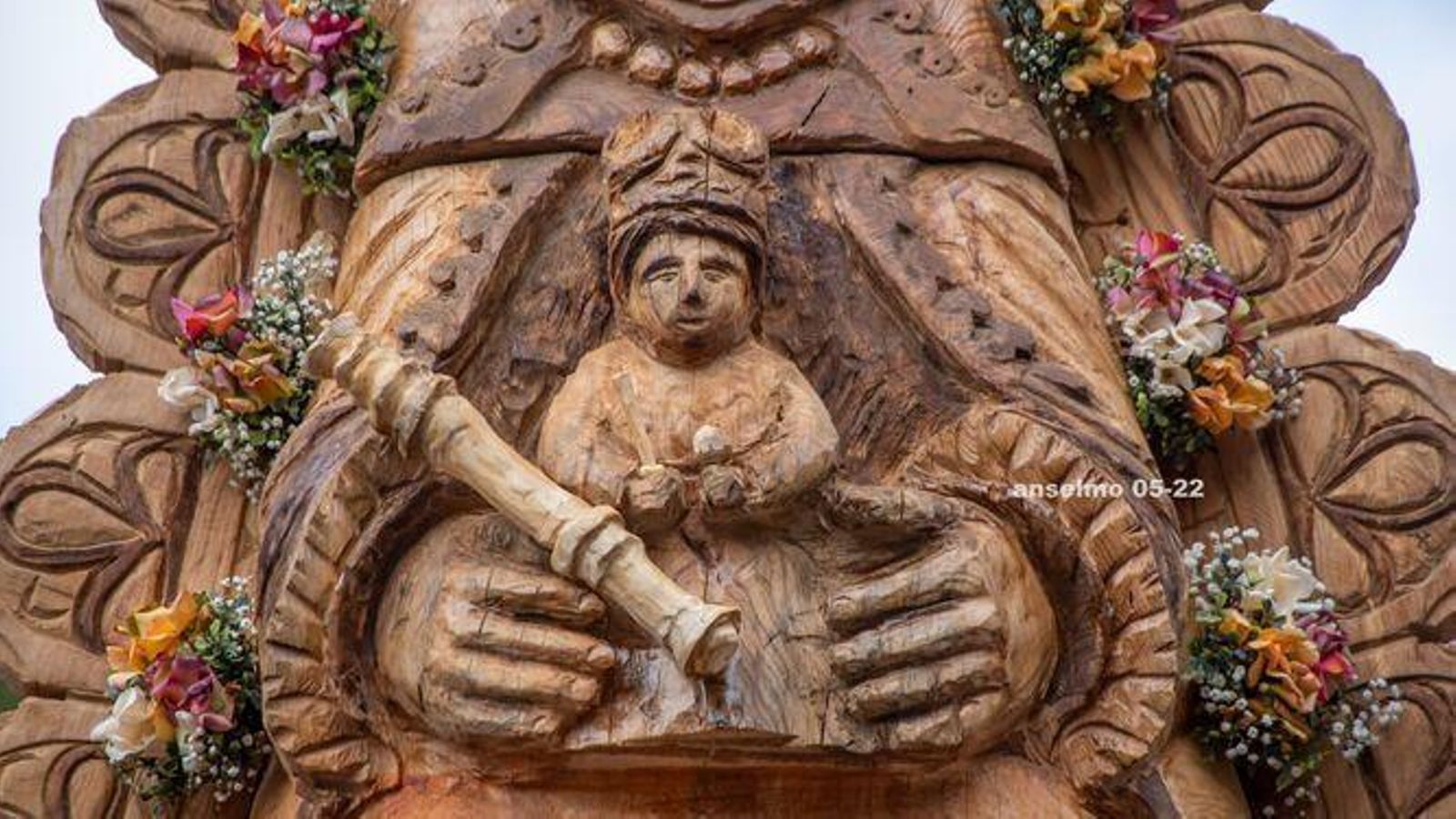Detalles de esta obra de madera de la Virgen del Rocío