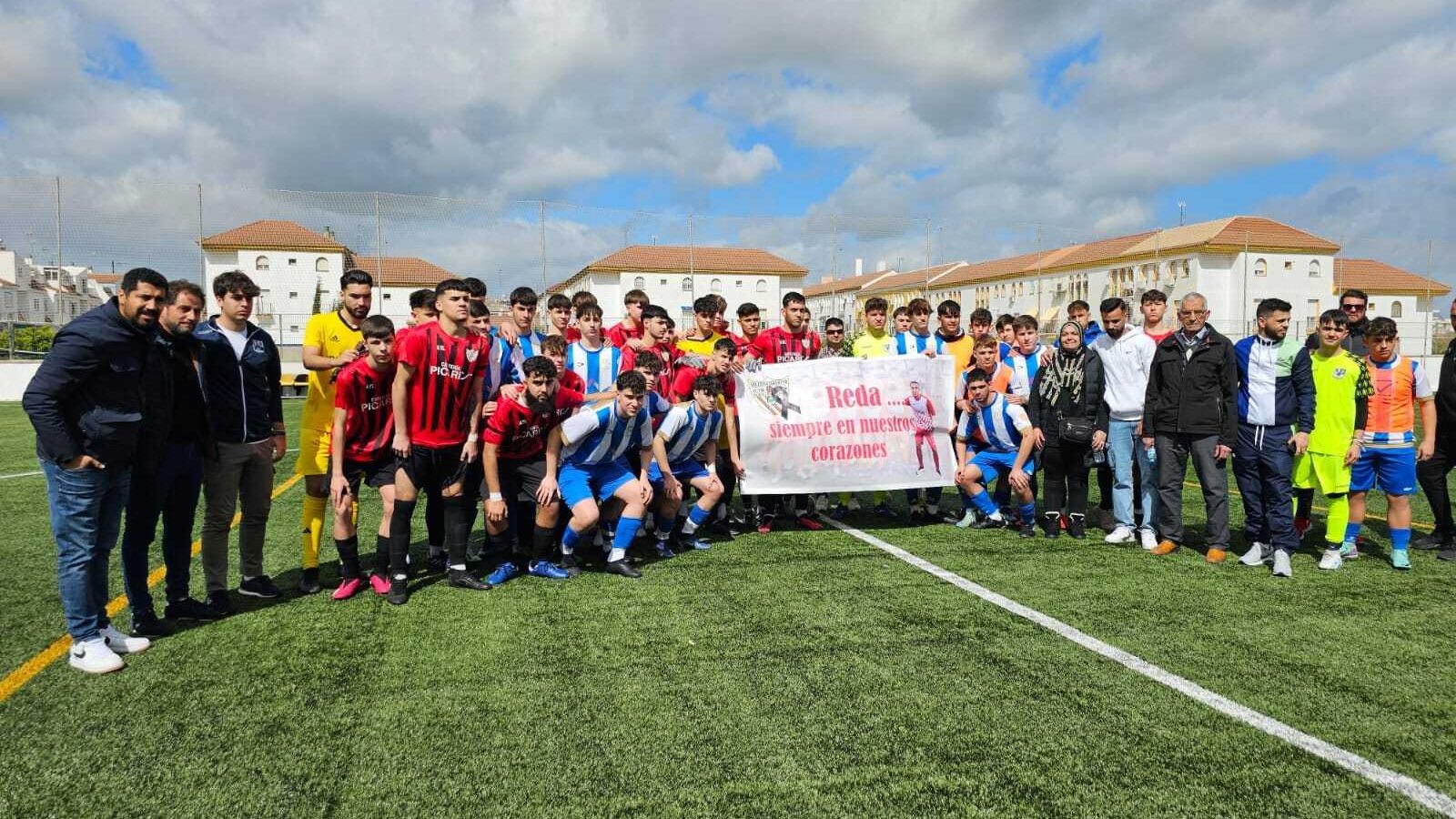 Los jugadores recuerdan a Reda junto a su madre.