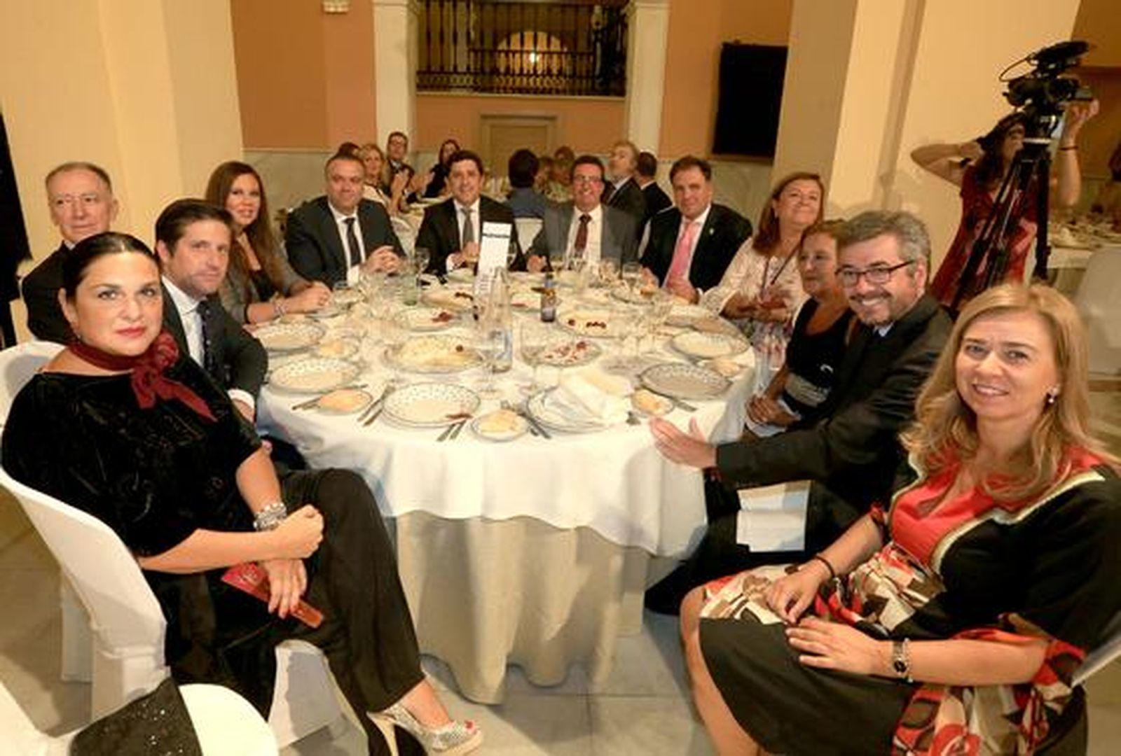 Juana Carrillo Ortiz, Guillermo García de Longoria, Rocío Moreno, Manuel García Félix, Alberto Fernández, Manuel Andrés González, Juan Carlos Duarte, Carmen Céspedes Senovilla, Maribel Tomé, Miguel Ángel Torrico y Teresa Ruiz-Sillero.

Foto: Alberto Dominguez / Josue Correa / Canterla