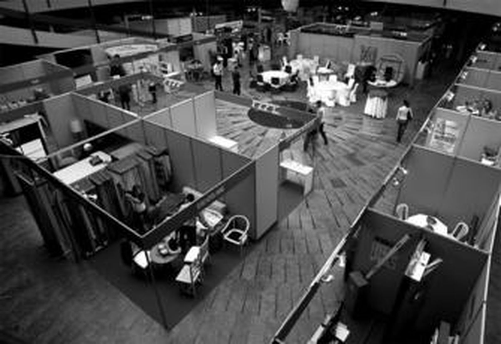 Vista aérea de parte de los 86 expositores de Expoaehcos, ayer, en el Palacio de Congresos de Torremolinos.