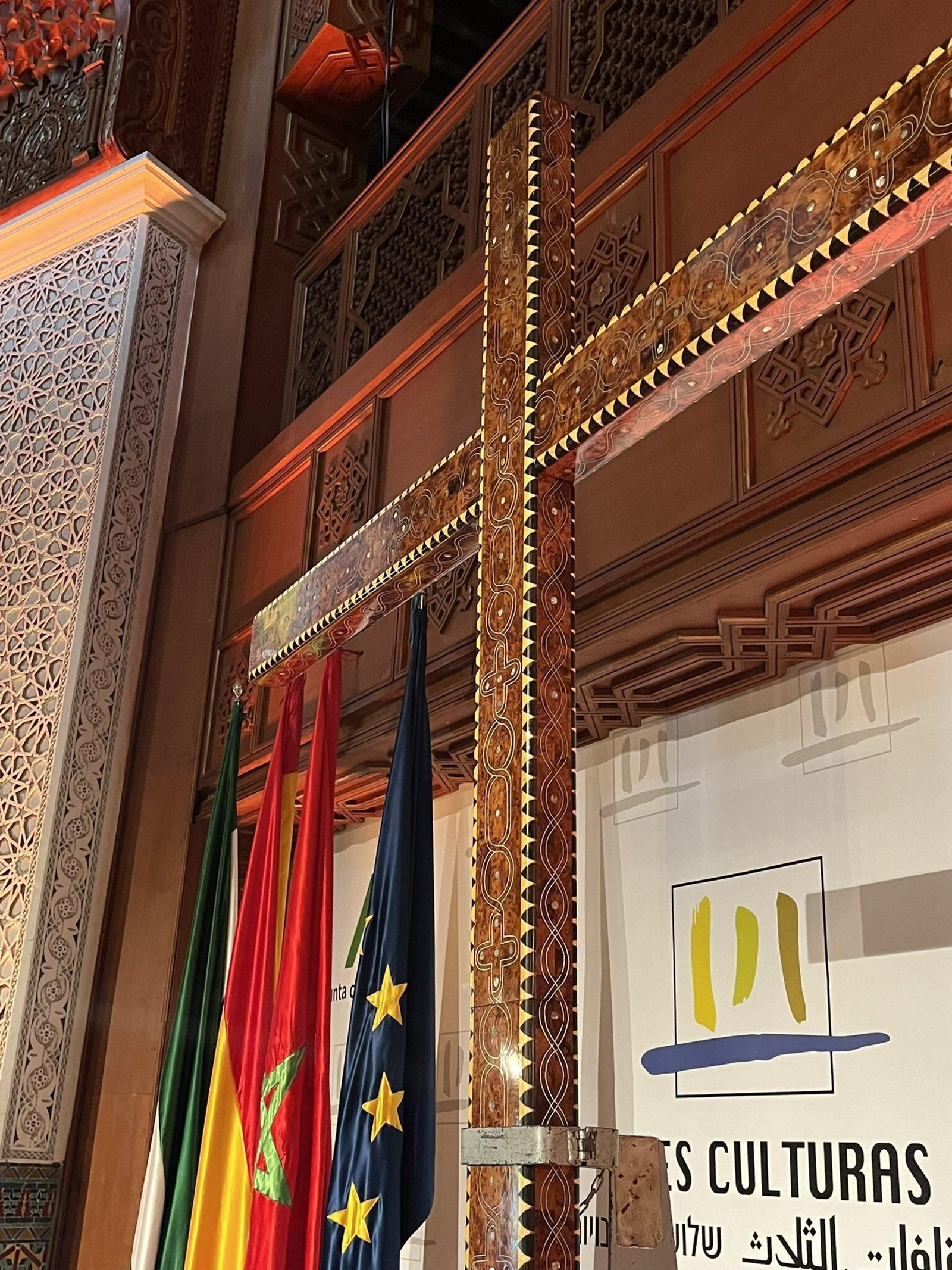 La cruz donada a la Corona