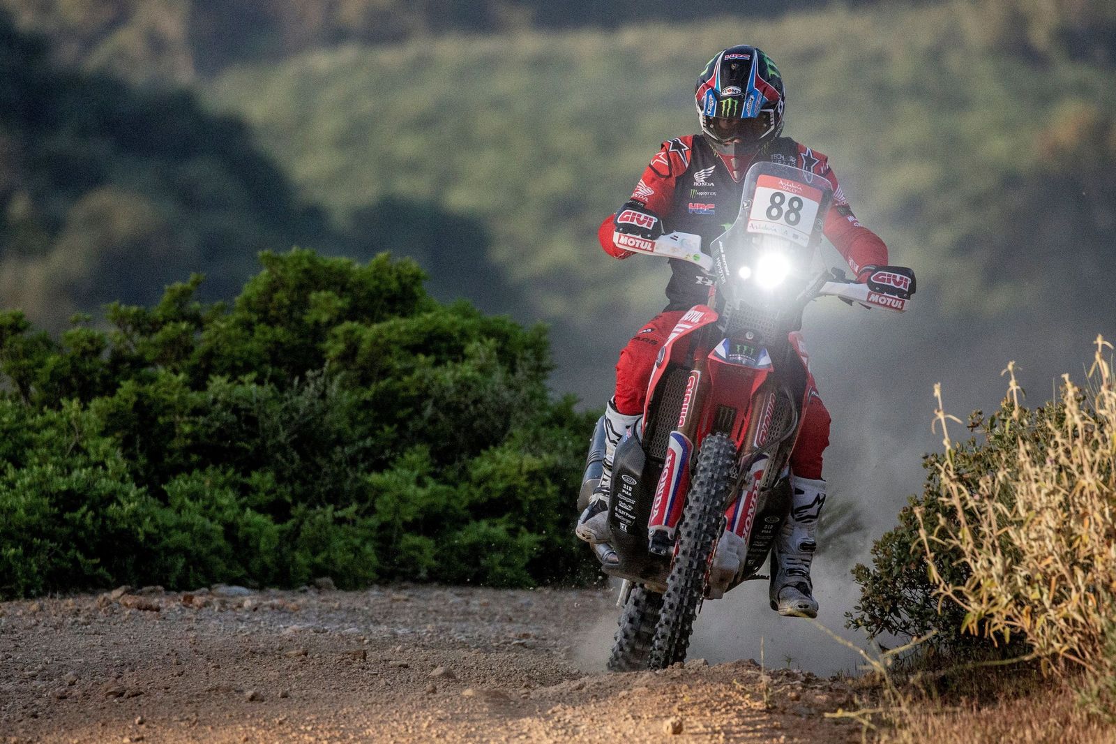Los grandes del Dakar enseñan el paisaje rural de Andalucía