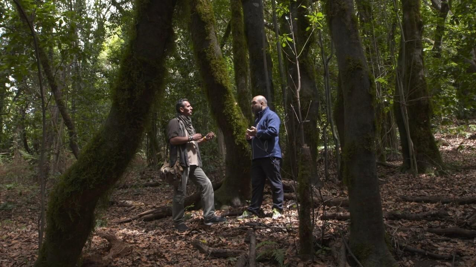 Lorenzo Fernández Bueno (izquierda) en la entrevista de uno de sus testimonios sobre avistamientos de ovnis en España