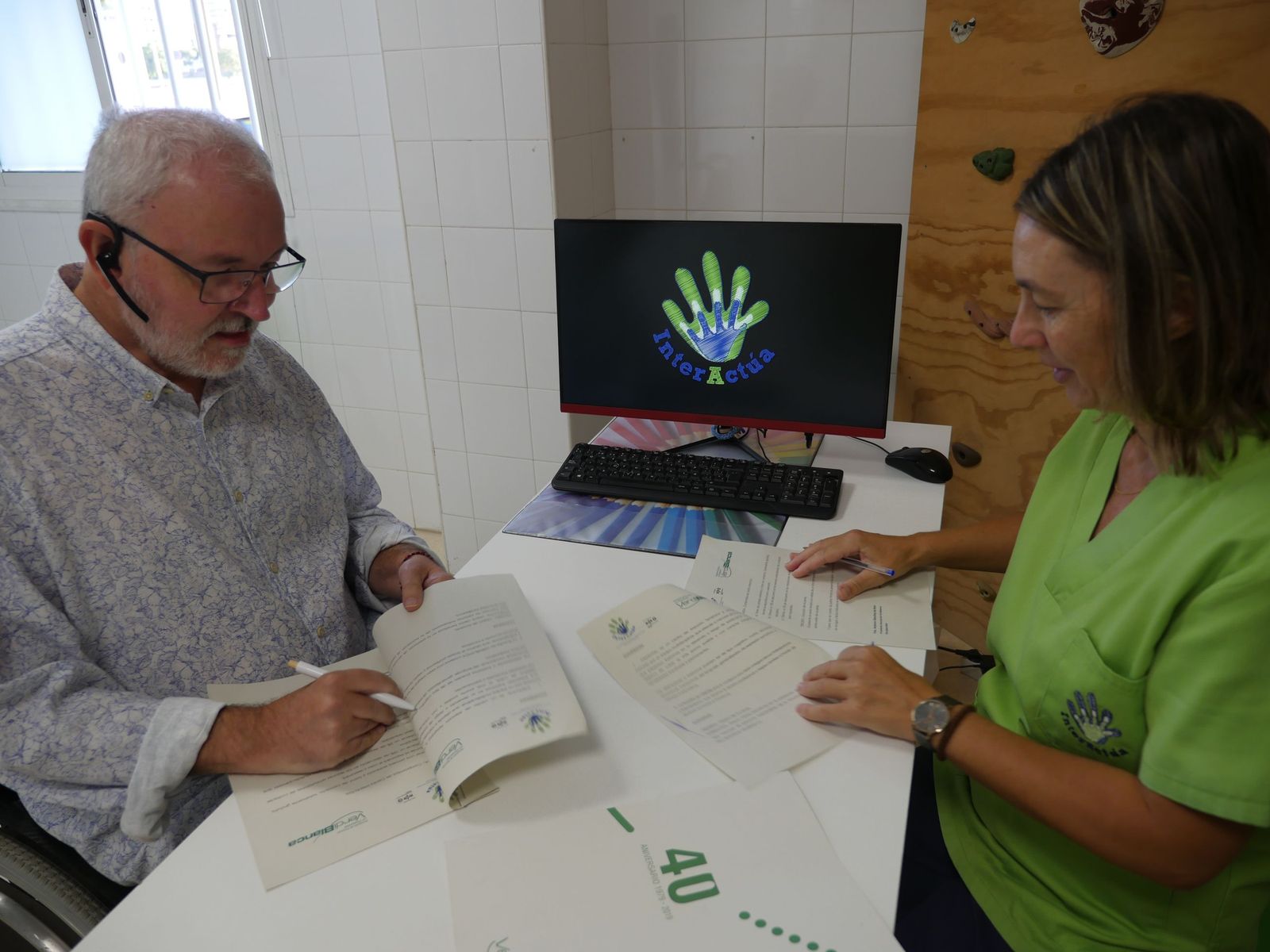 Antonio Sánchez de Amo y Ana Fuentes, en la firma del convenio.