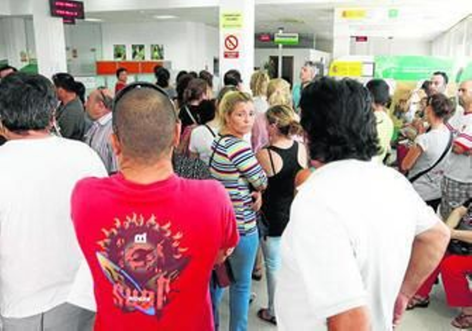 Los sindicatos reclaman un pacto por el empleo y más medidas de apoyo a la población.