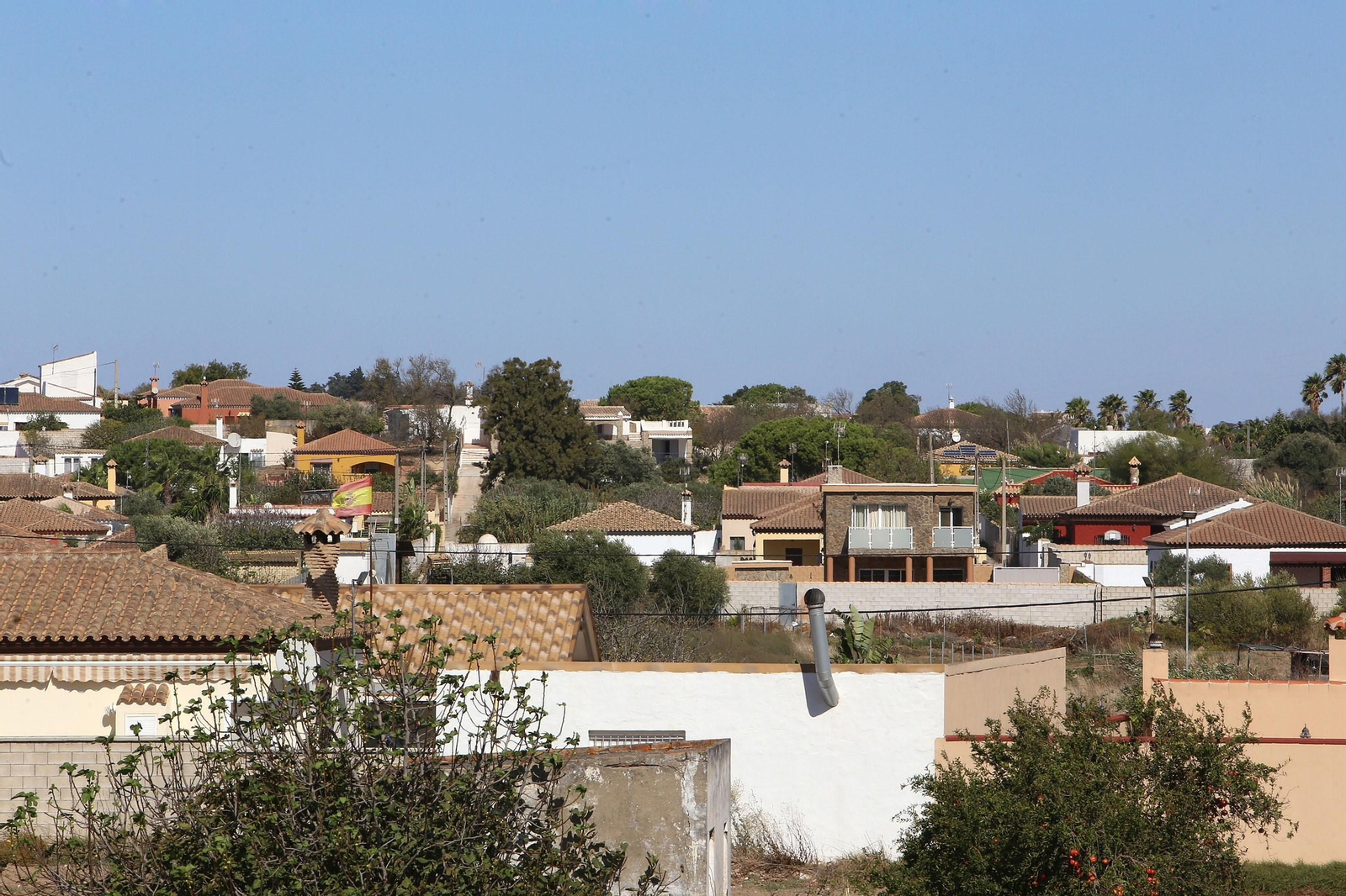 Vista de viviendas situadas en el diseminado del término municipal chiclanero.