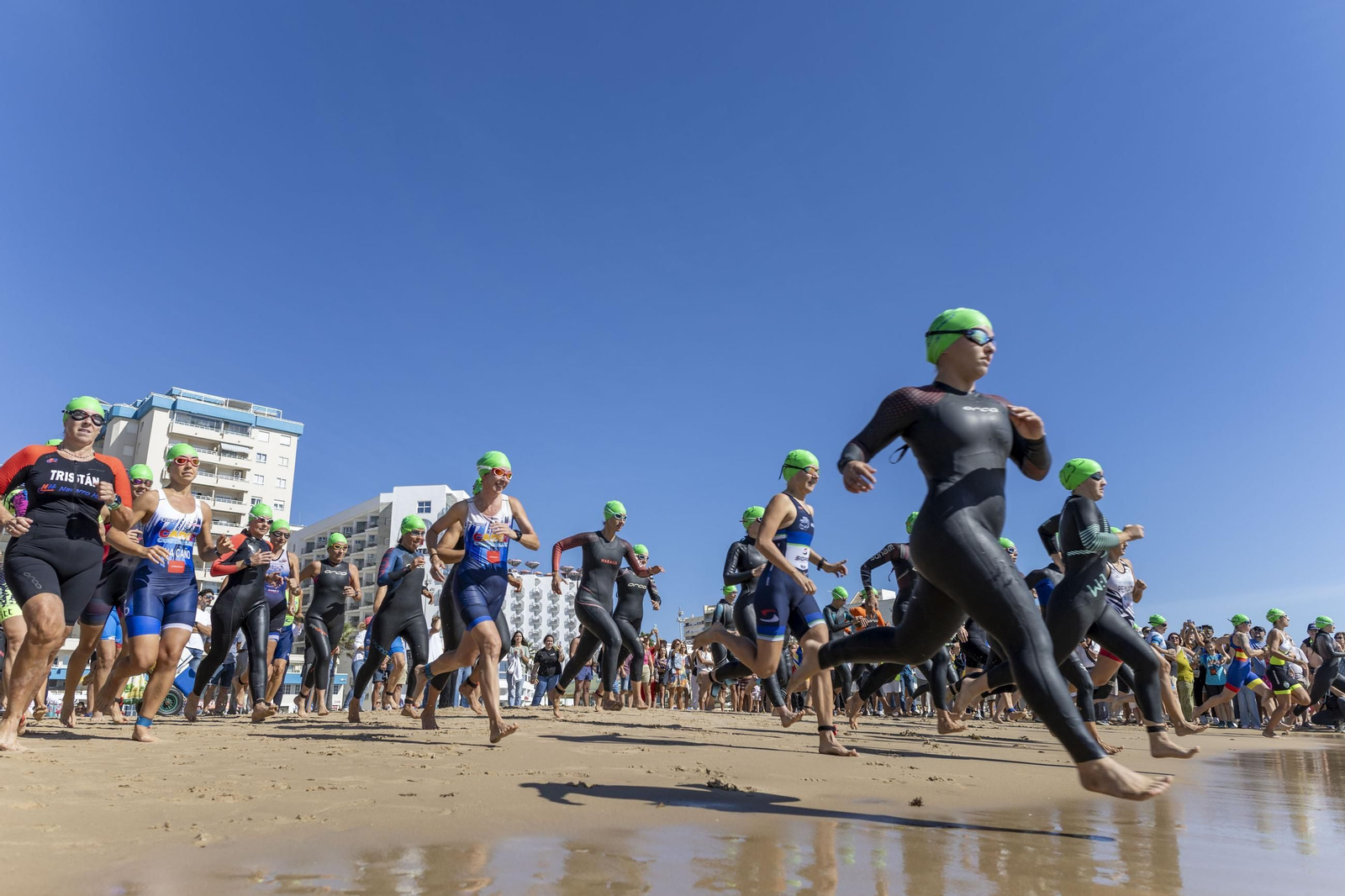 Búscate en las imágenes del Triatlón Hércules Cádiz