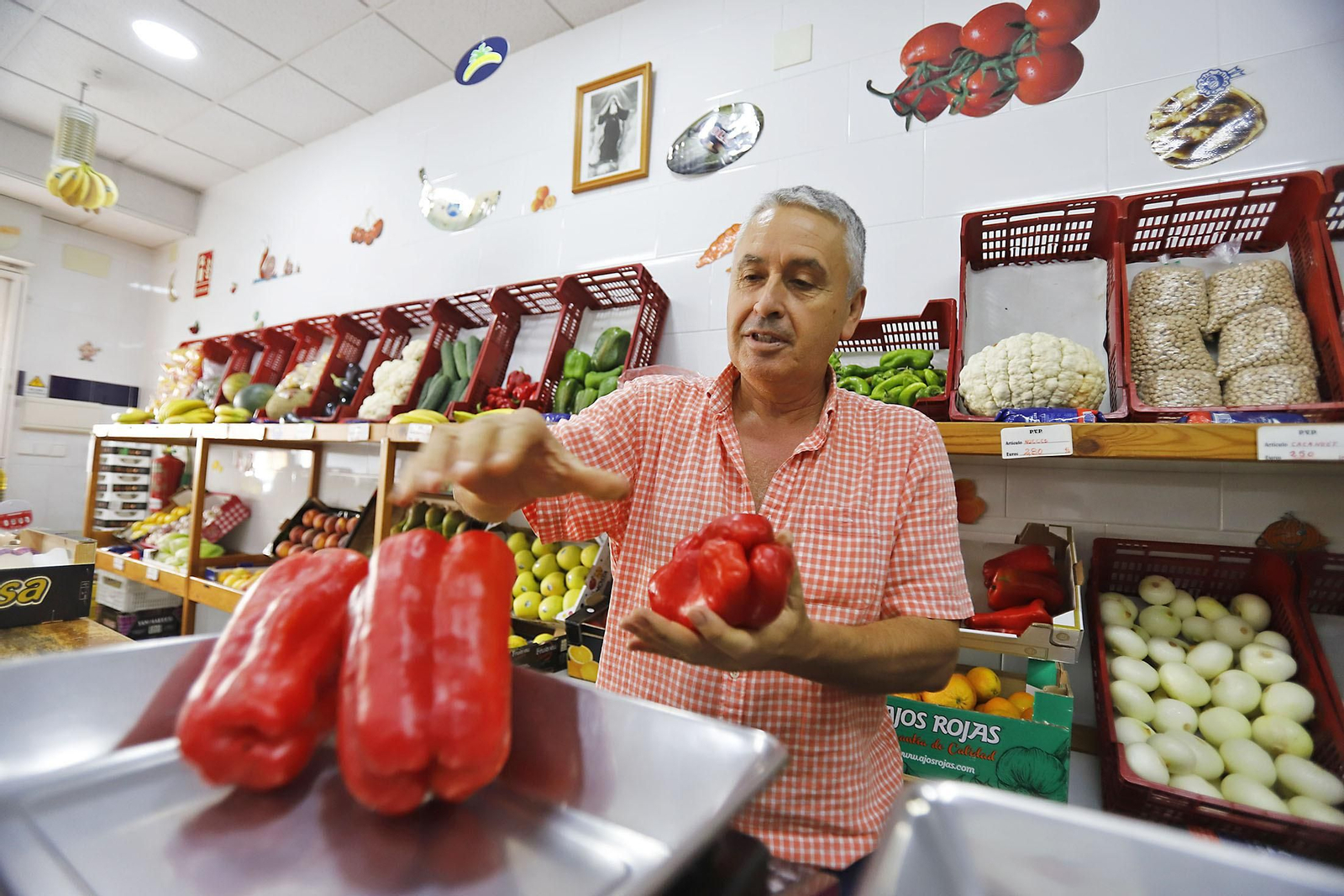 El comercio de cercanía se hace fuerte en los barrios de la ciudad de Huelva