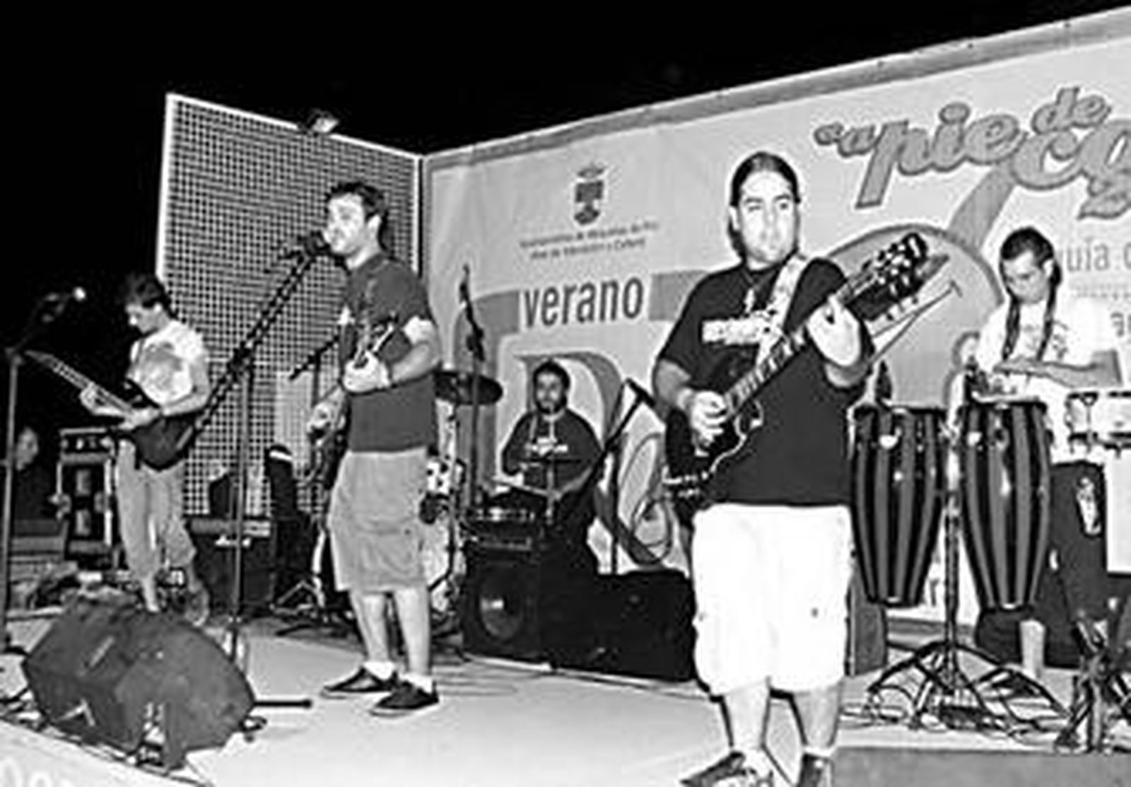 El grupo de Pechina, En Espera, actuando en Aguadulce.