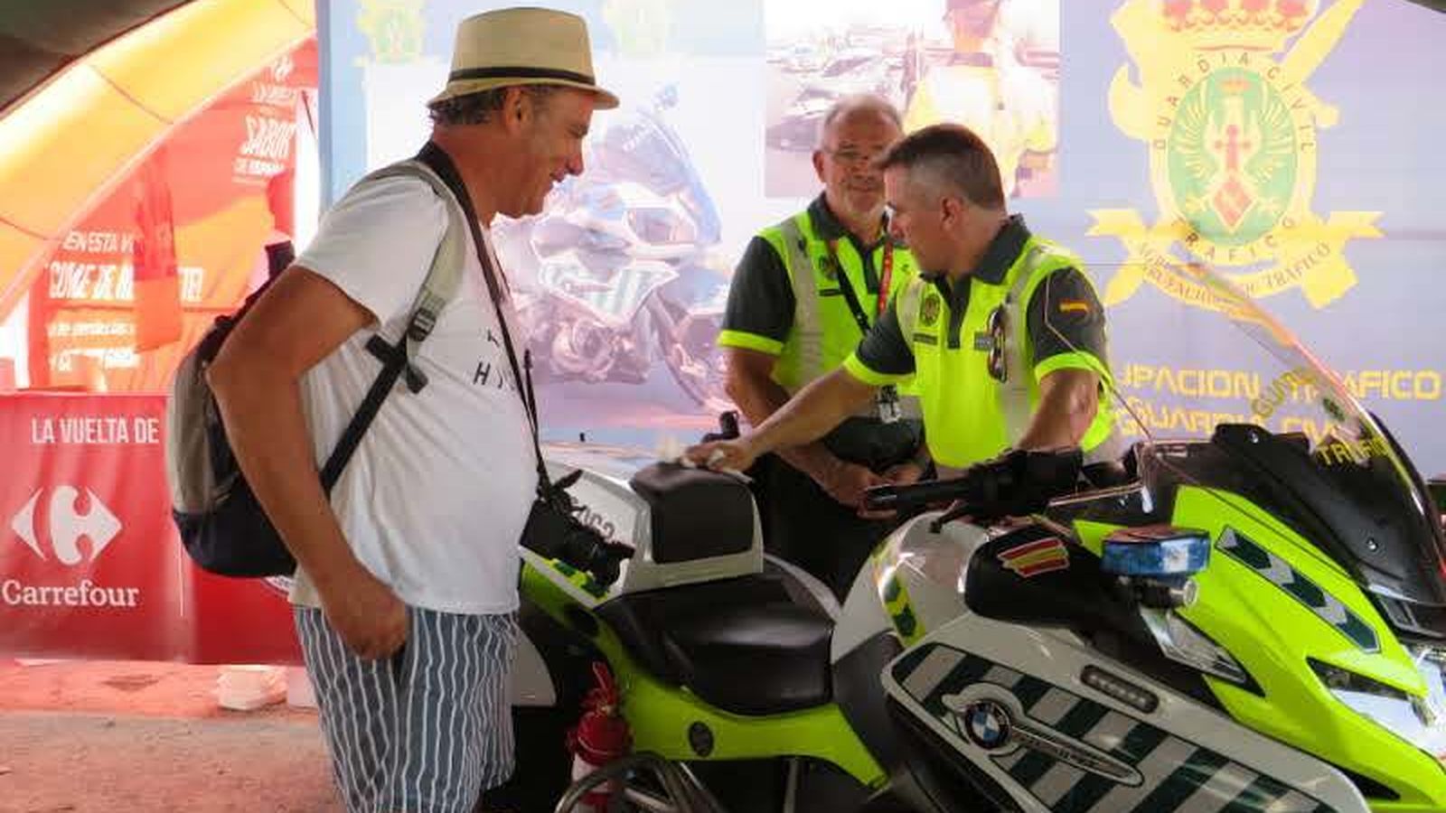 Garantes de la seguridad de los ciclistas de la Vuelta a España