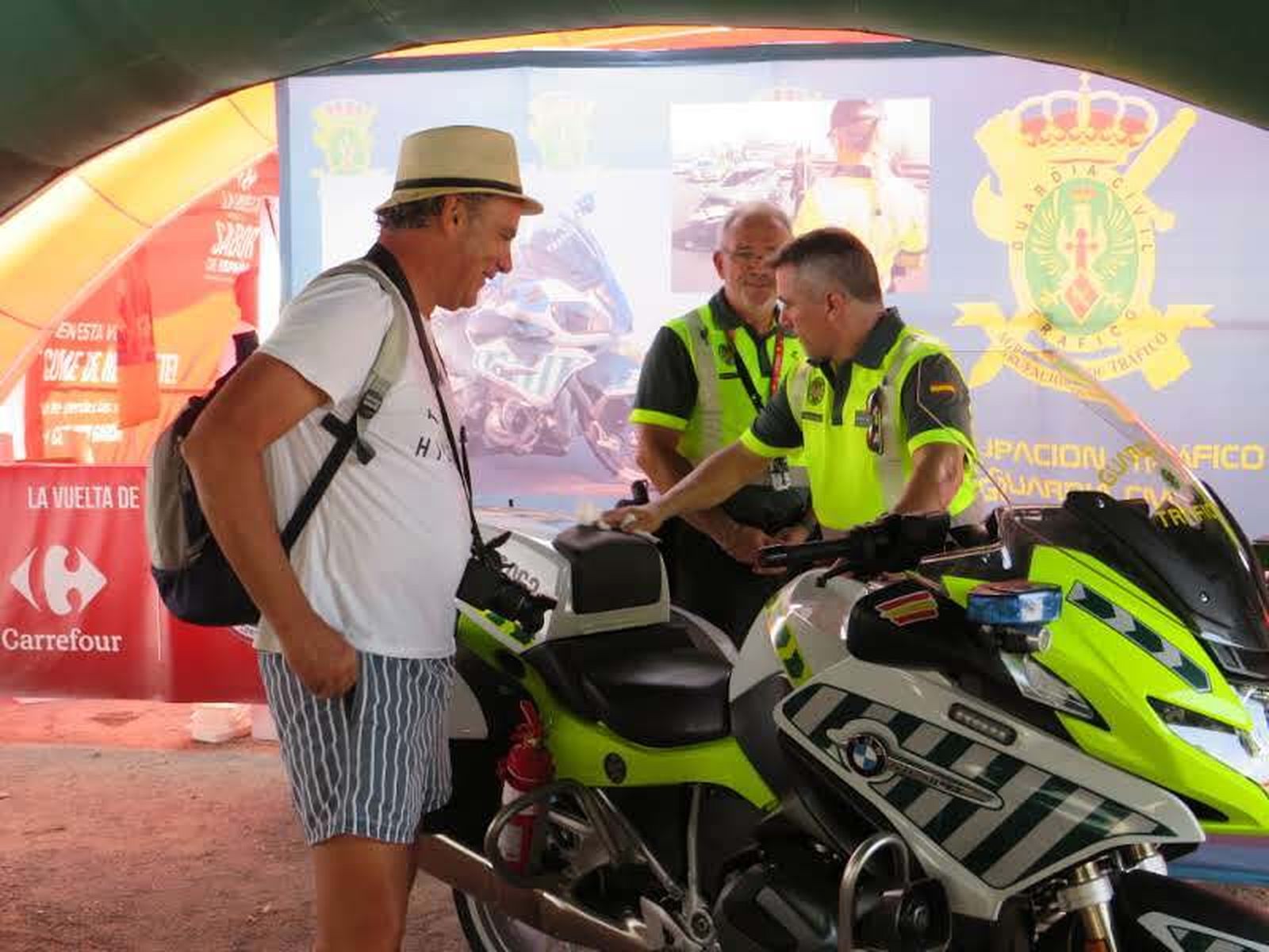 Garantes de la seguridad de los ciclistas de la Vuelta a España