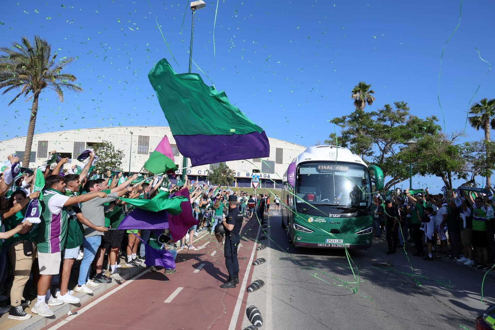 Recibimiento al Unicaja antes de las semifinales de la BCL, en fotos