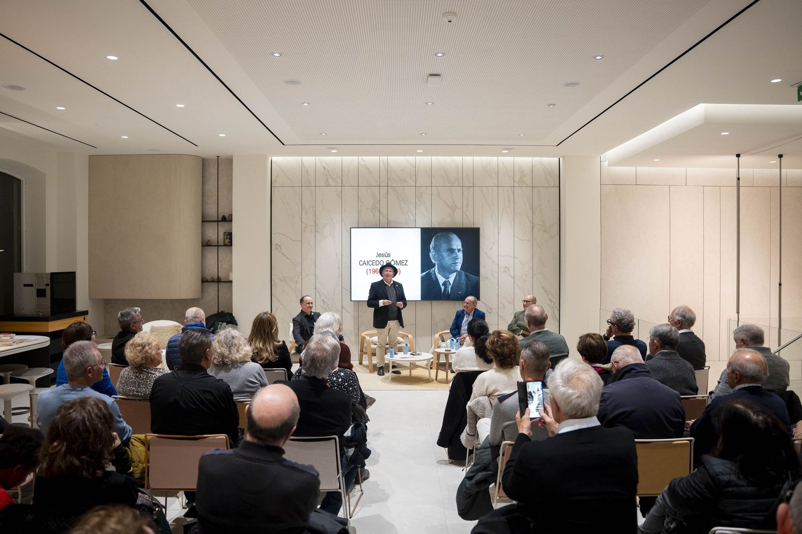 Un siglo de política local: Antonio Llaguno presenta en Almería su libro sobre las alcaldías de Cuevas del Almanzora